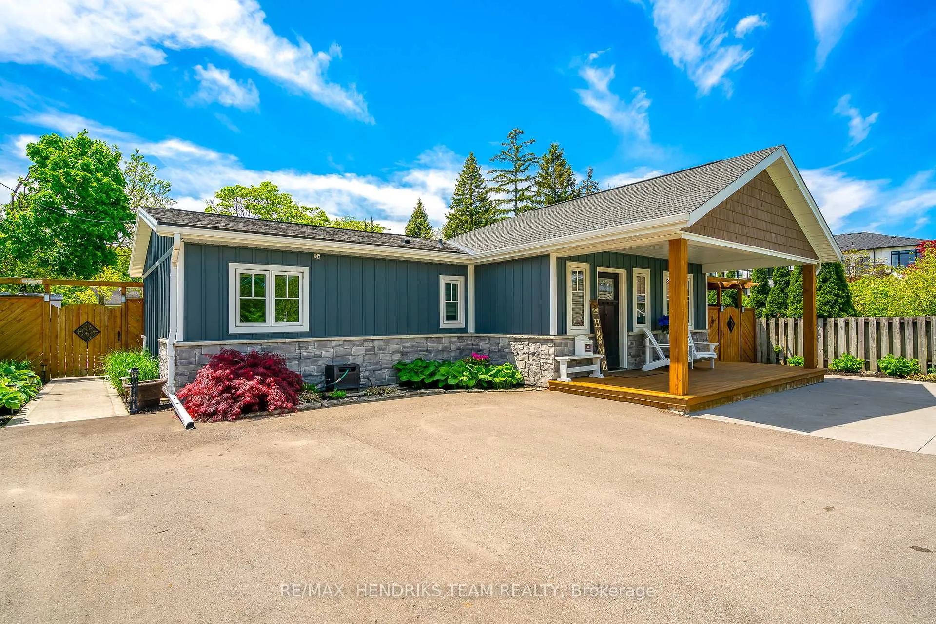 Photo 3 of 162 Glendale Avenue, St. Catharines, Glendale/Glenridge — HOMEH