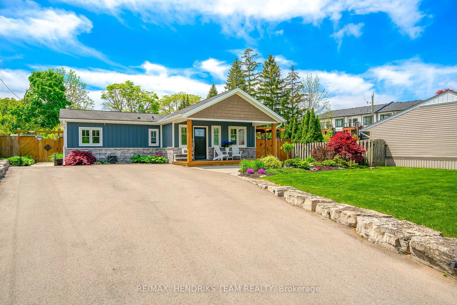 Photo 5 of 162 Glendale Avenue, St. Catharines, Glendale/Glenridge — HOMEH