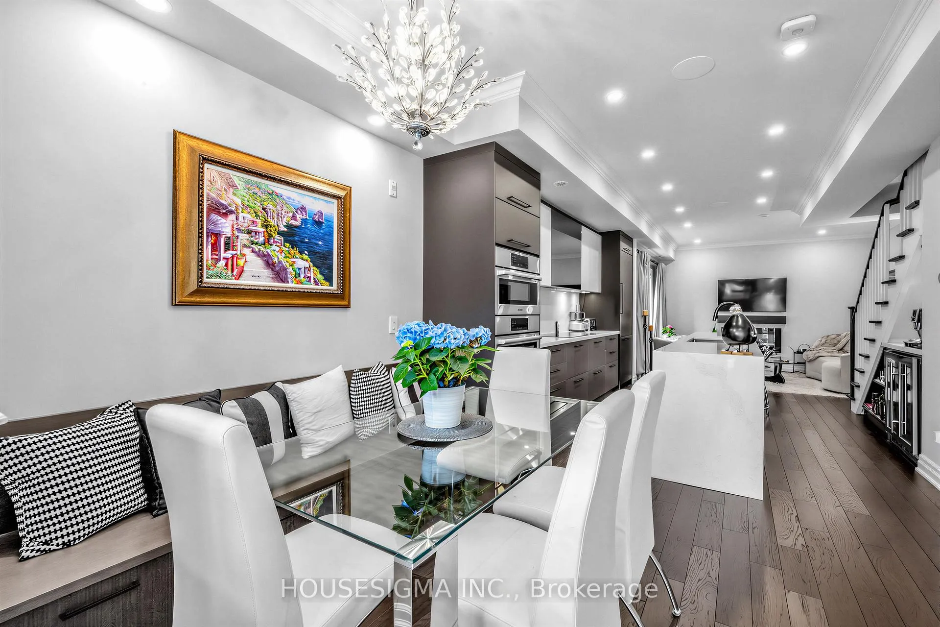 Photo 4 of 361 Roehampton Avenue, Toronto, Mount Pleasant East — HOMEH