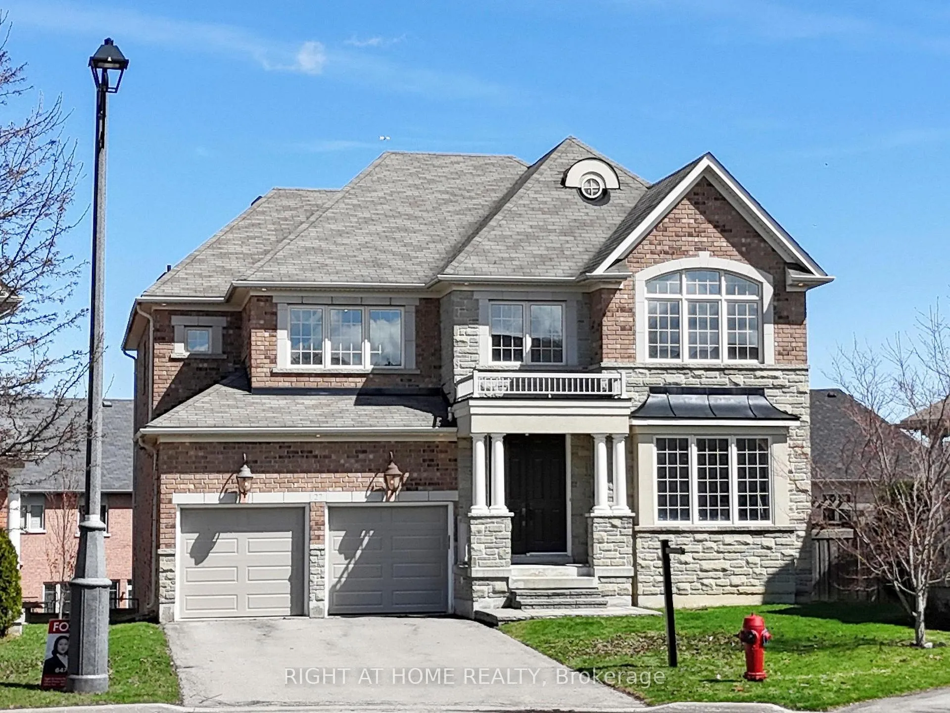 Photo 2 of 27 Heaney Court, Aurora, Bayview Northeast — HOMEH