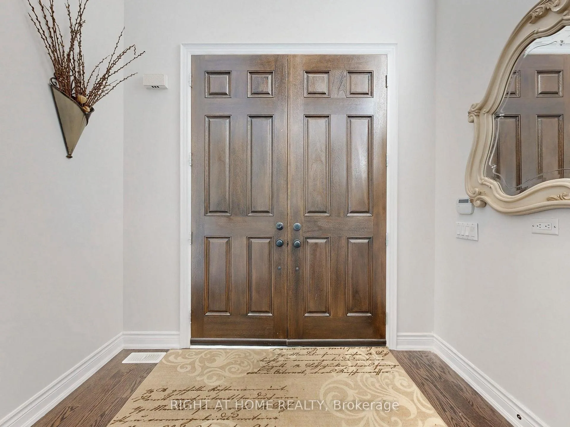Photo 3 of 27 Heaney Court, Aurora, Bayview Northeast — HOMEH