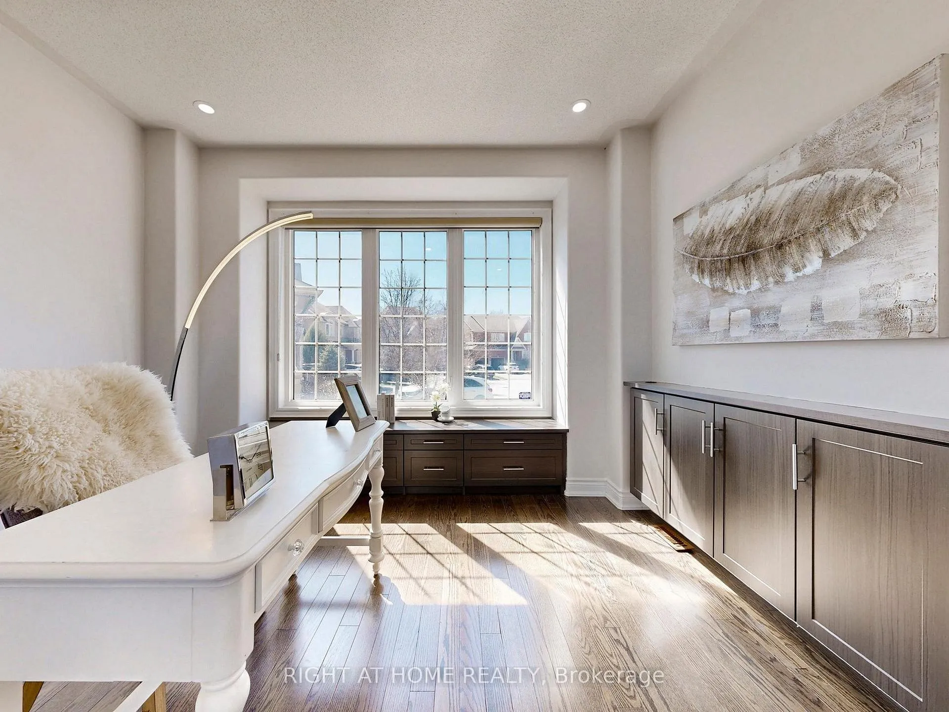 Photo 5 of 27 Heaney Court, Aurora, Bayview Northeast — HOMEH