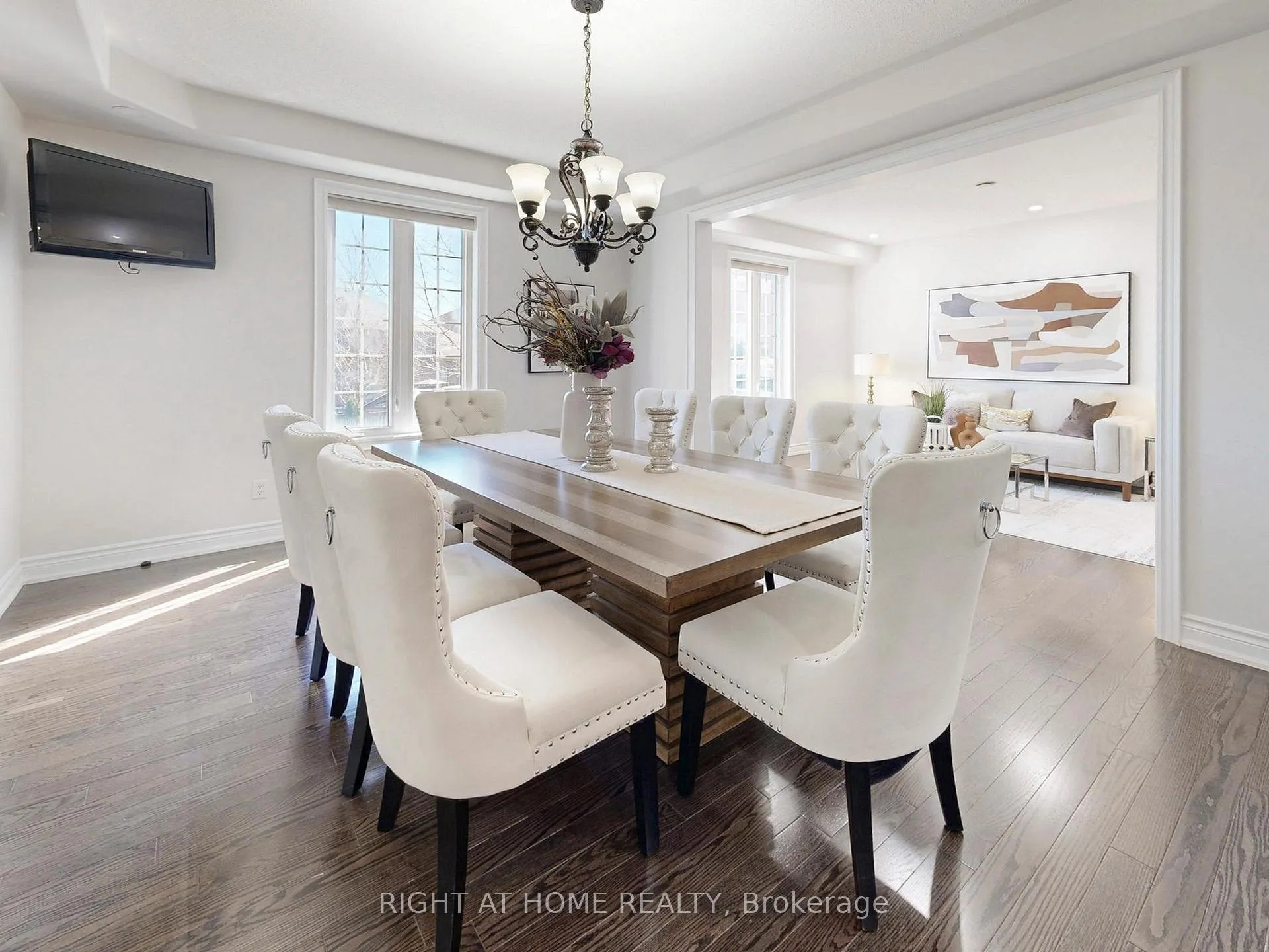 Photo 7 of 27 Heaney Court, Aurora, Bayview Northeast — HOMEH