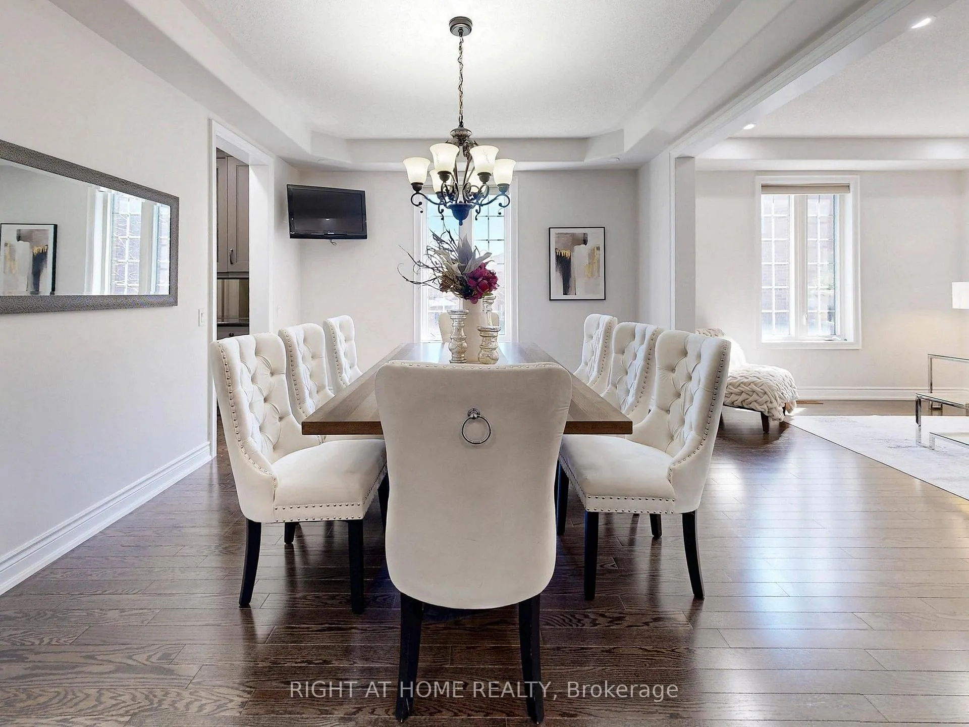 Photo 8 of 27 Heaney Court, Aurora, Bayview Northeast — HOMEH