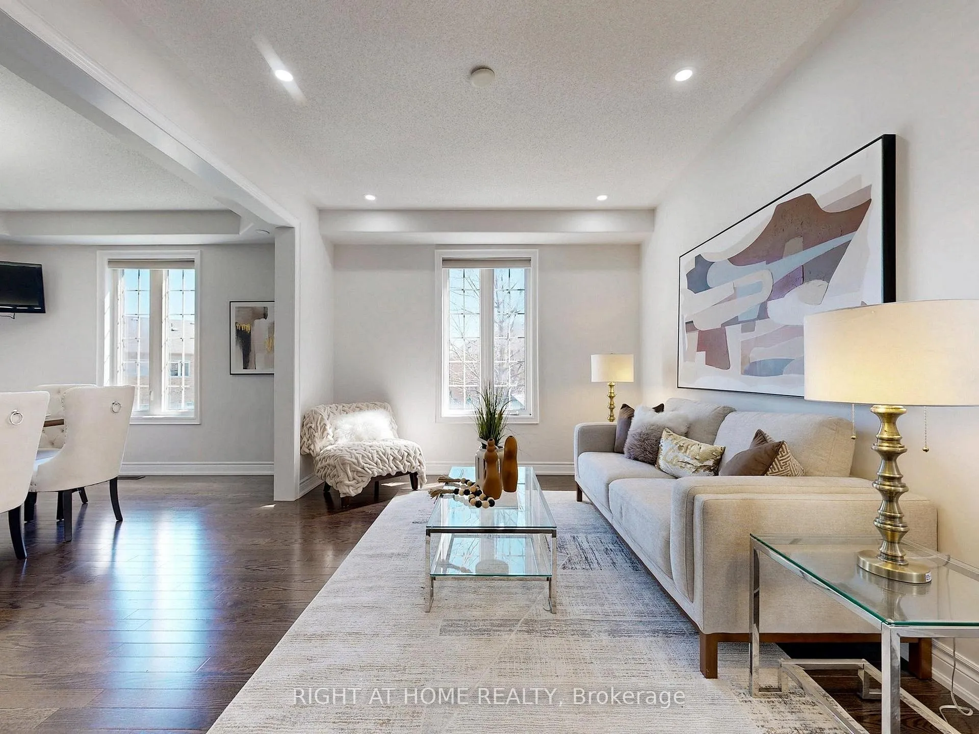 Photo 10 of 27 Heaney Court, Aurora, Bayview Northeast — HOMEH