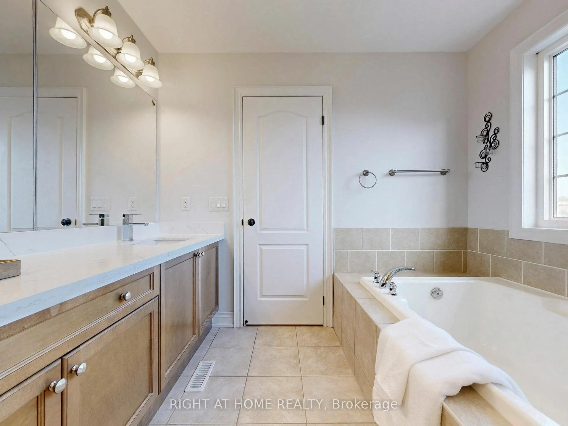 Photo 35 of 27 Heaney Court, Aurora, Bayview Northeast — HOMEH