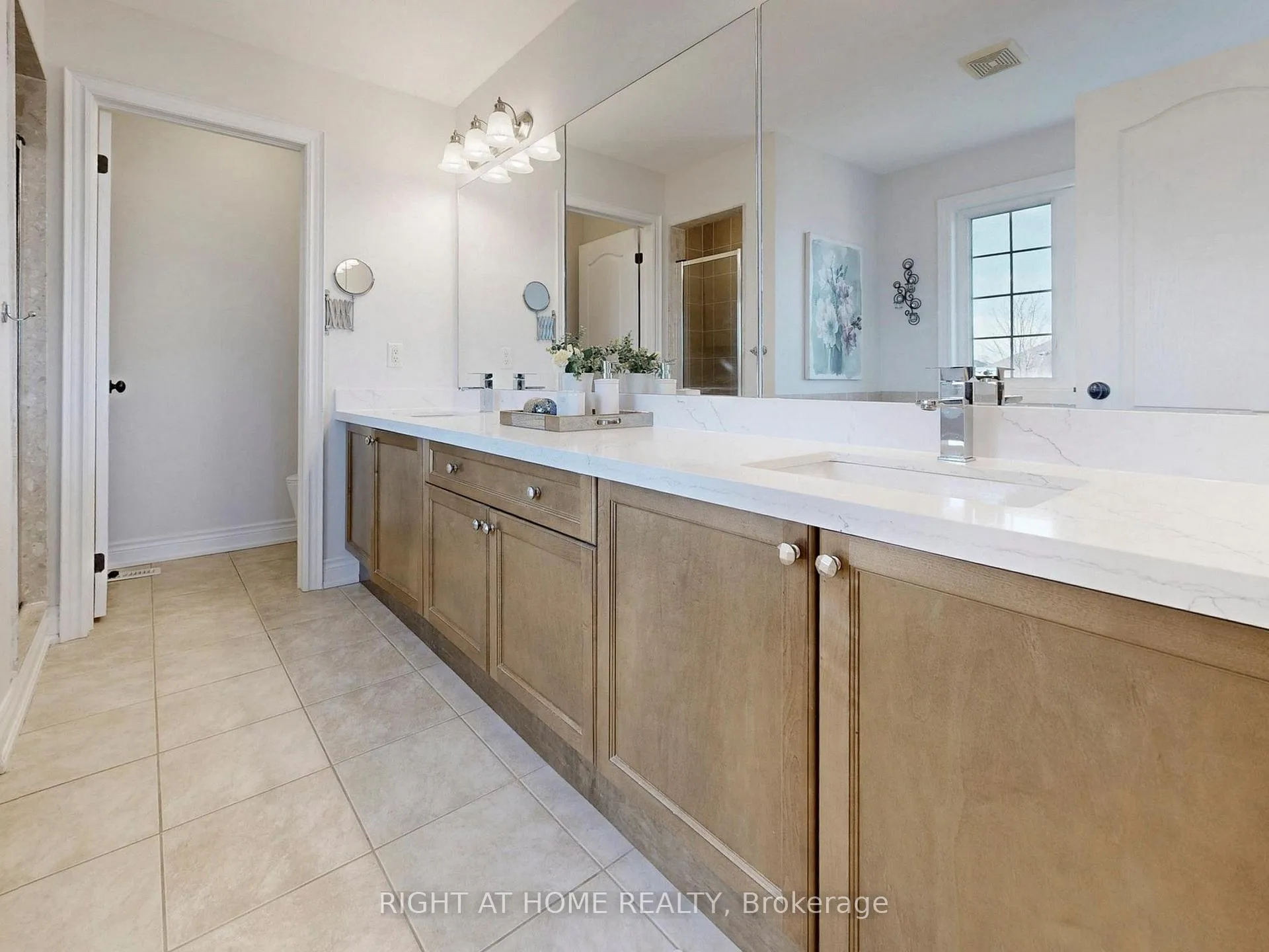 Photo 36 of 27 Heaney Court, Aurora, Bayview Northeast — HOMEH