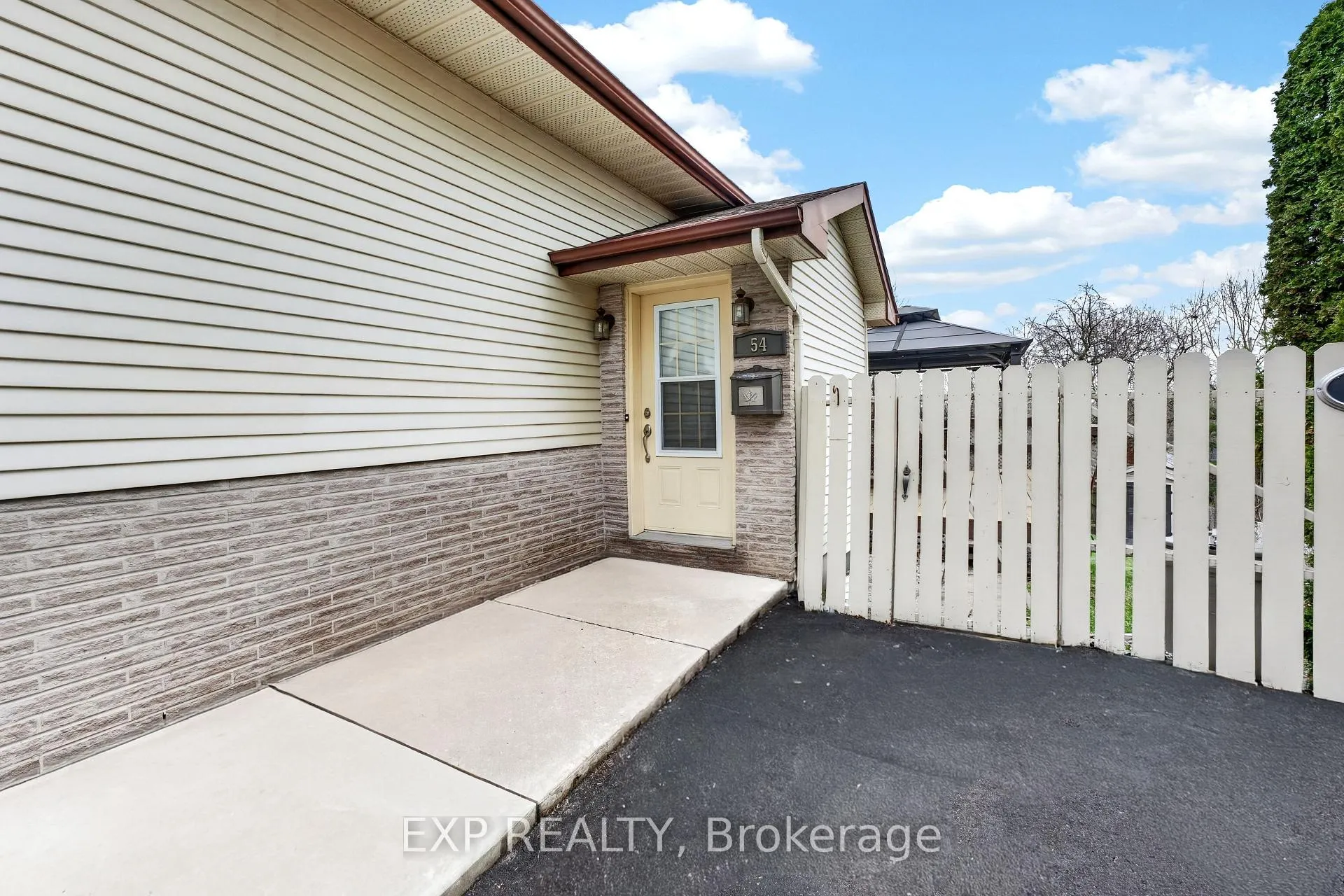 Photo 2 of 54 Dauphin Avenue, Kingston, Rideau — HOMEH