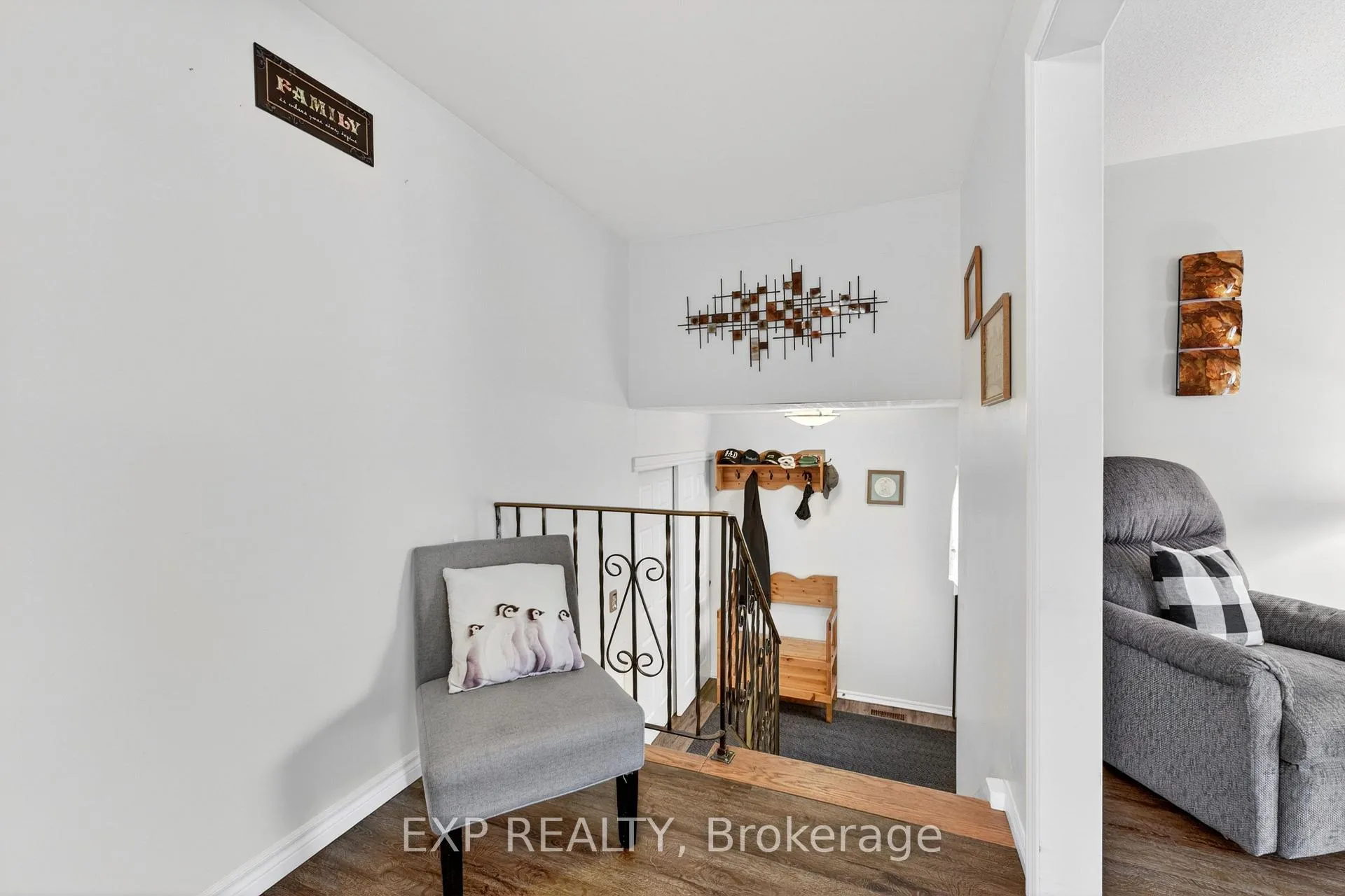 Photo 3 of 54 Dauphin Avenue, Kingston, Rideau — HOMEH