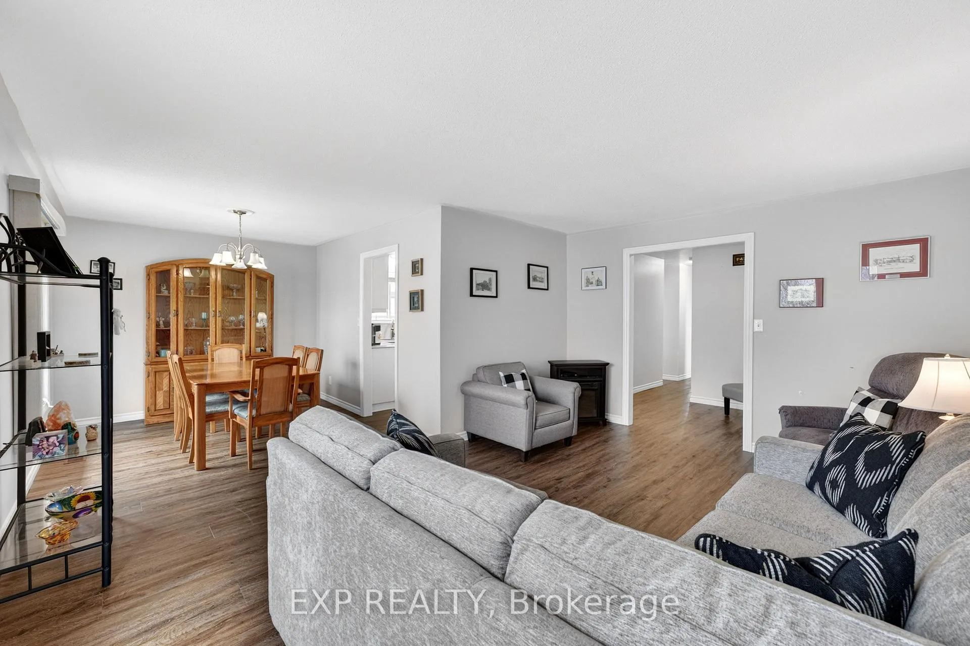 Photo 6 of 54 Dauphin Avenue, Kingston, Rideau — HOMEH
