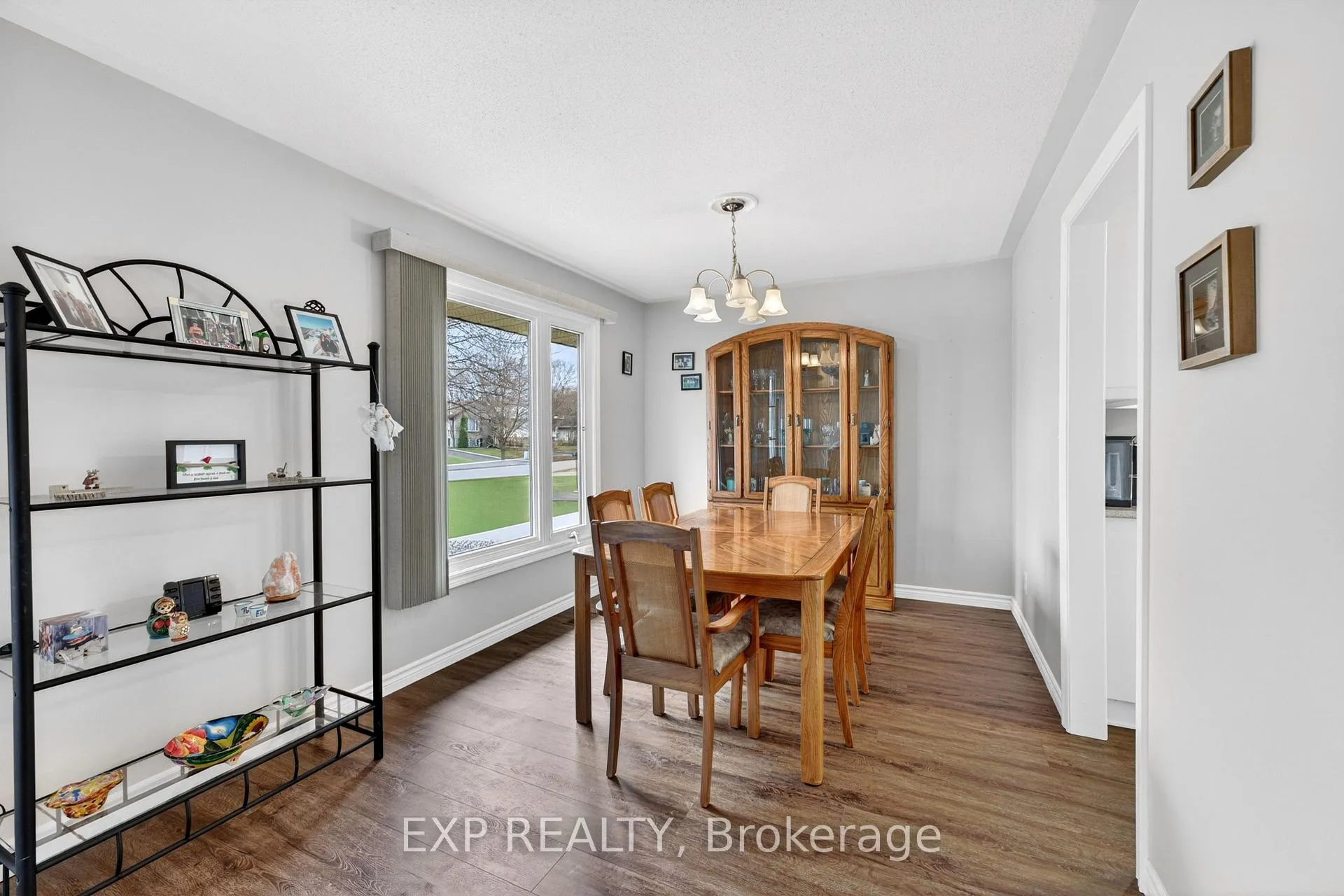 Photo 7 of 54 Dauphin Avenue, Kingston, Rideau — HOMEH