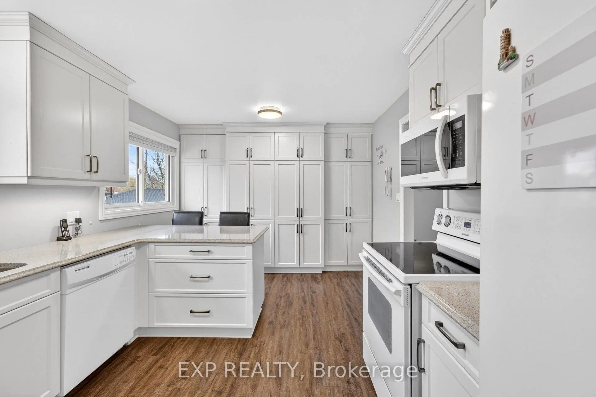 Photo 8 of 54 Dauphin Avenue, Kingston, Rideau — HOMEH