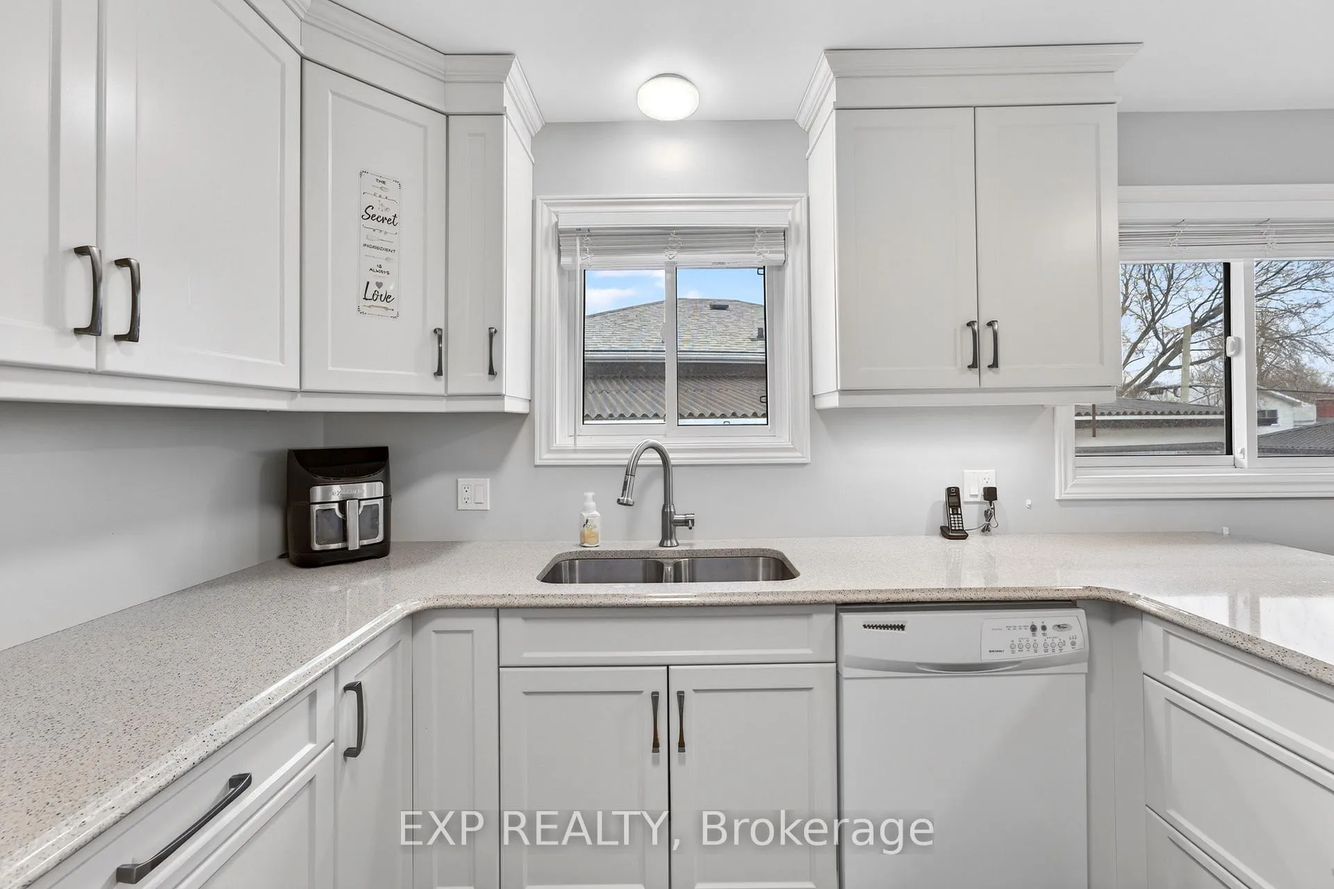 Photo 10 of 54 Dauphin Avenue, Kingston, Rideau — HOMEH
