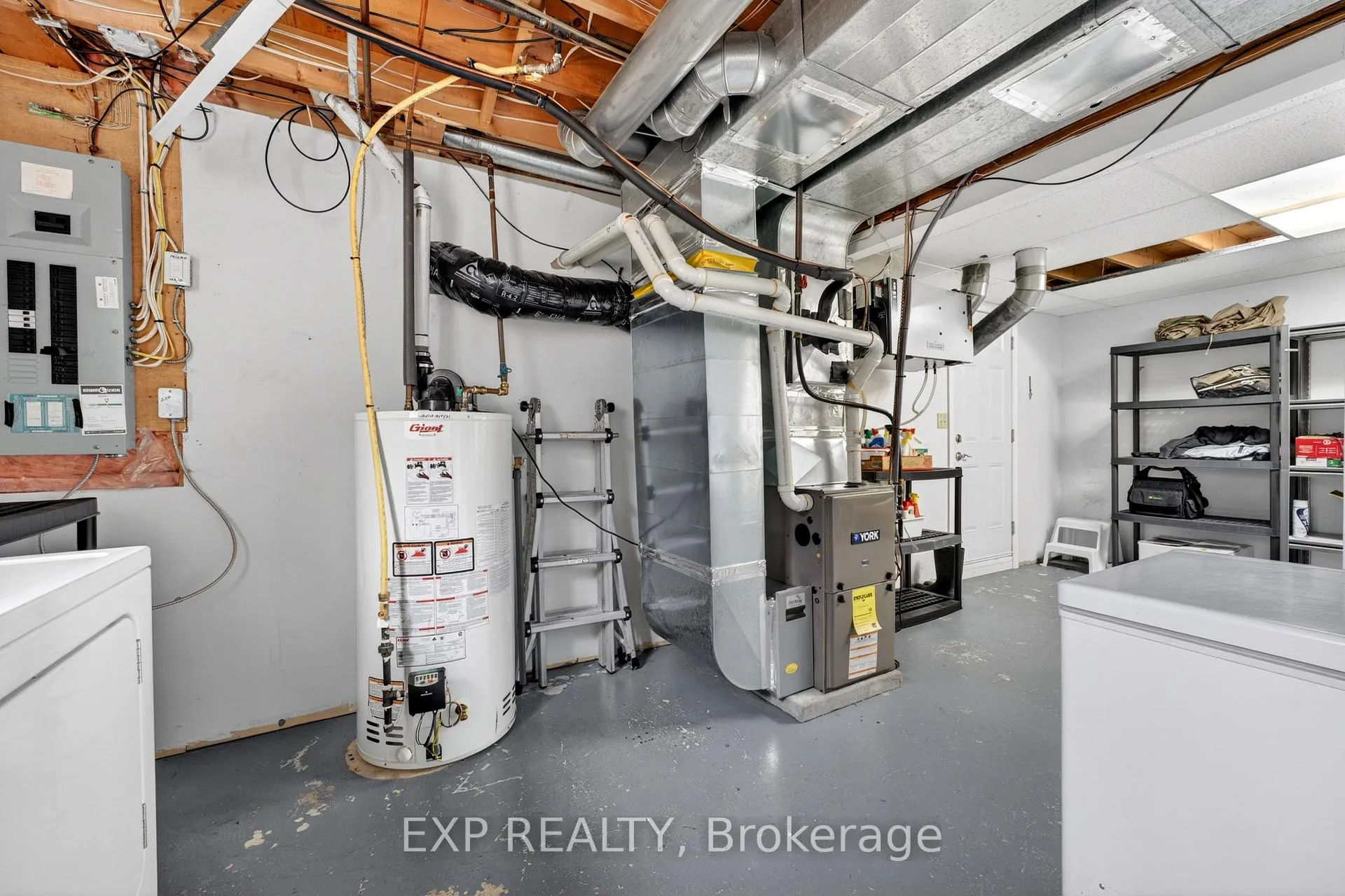 Photo 24 of 54 Dauphin Avenue, Kingston, Rideau — HOMEH