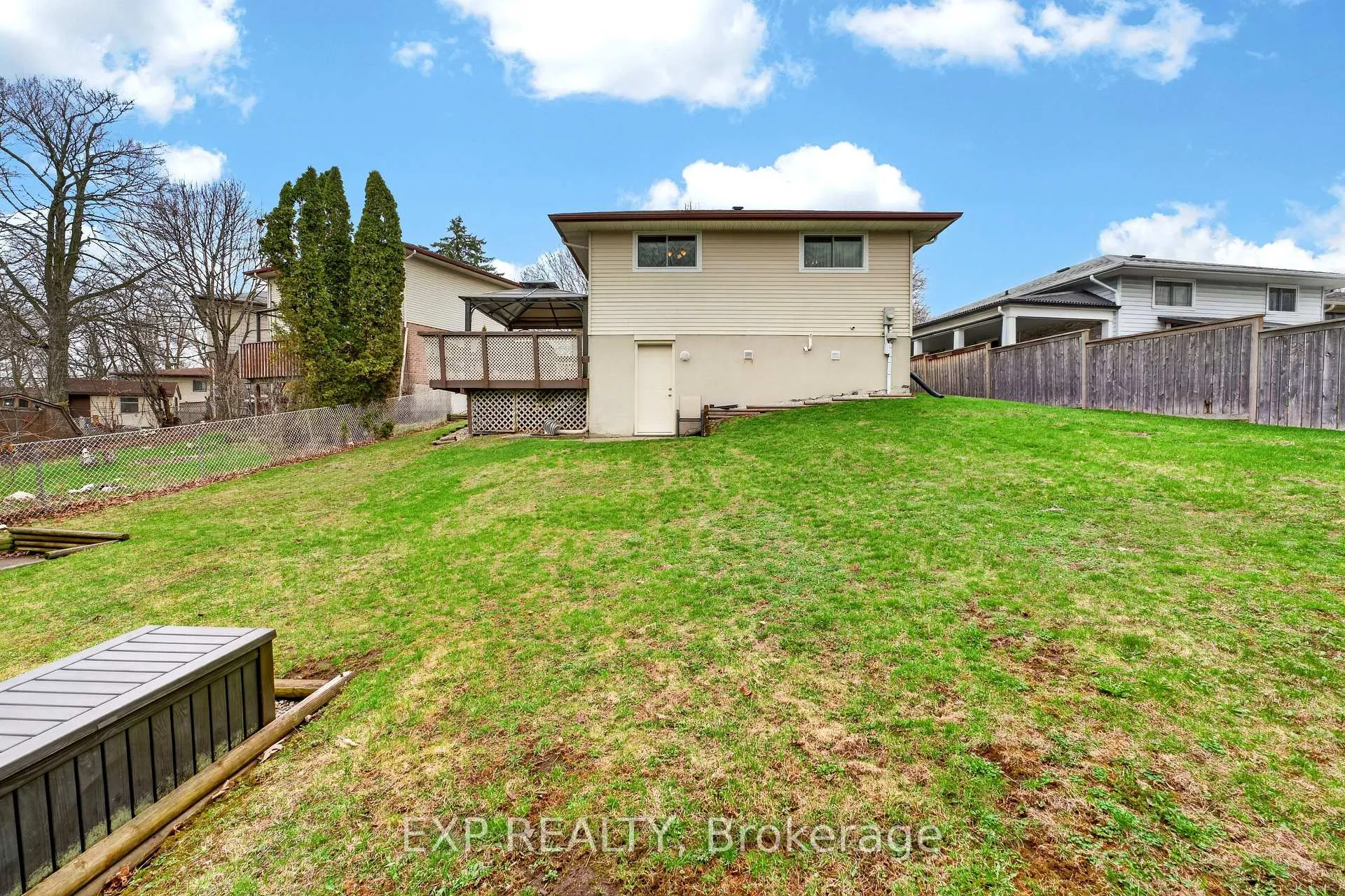 Photo 27 of 54 Dauphin Avenue, Kingston, Rideau — HOMEH