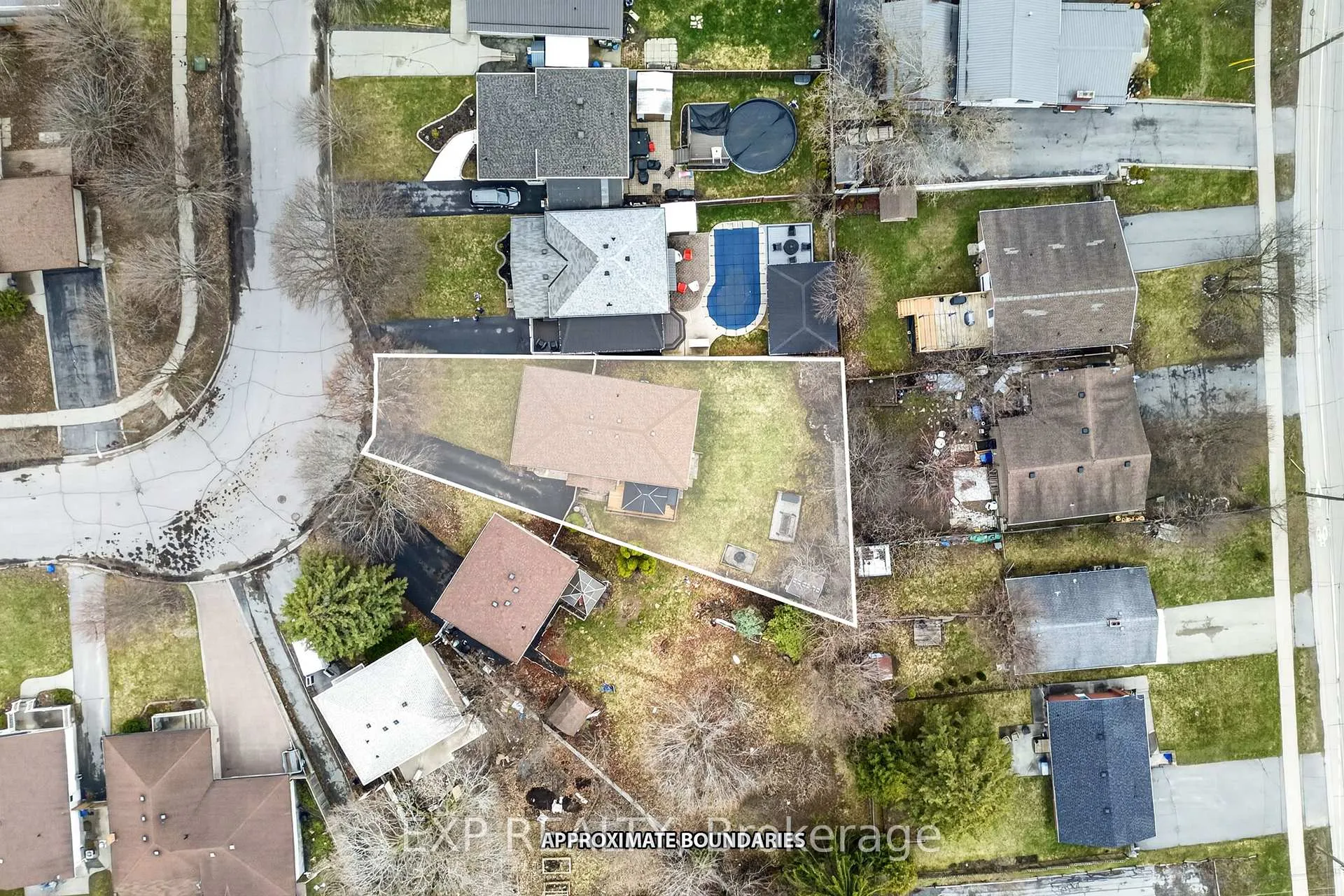 Photo 31 of 54 Dauphin Avenue, Kingston, Rideau — HOMEH