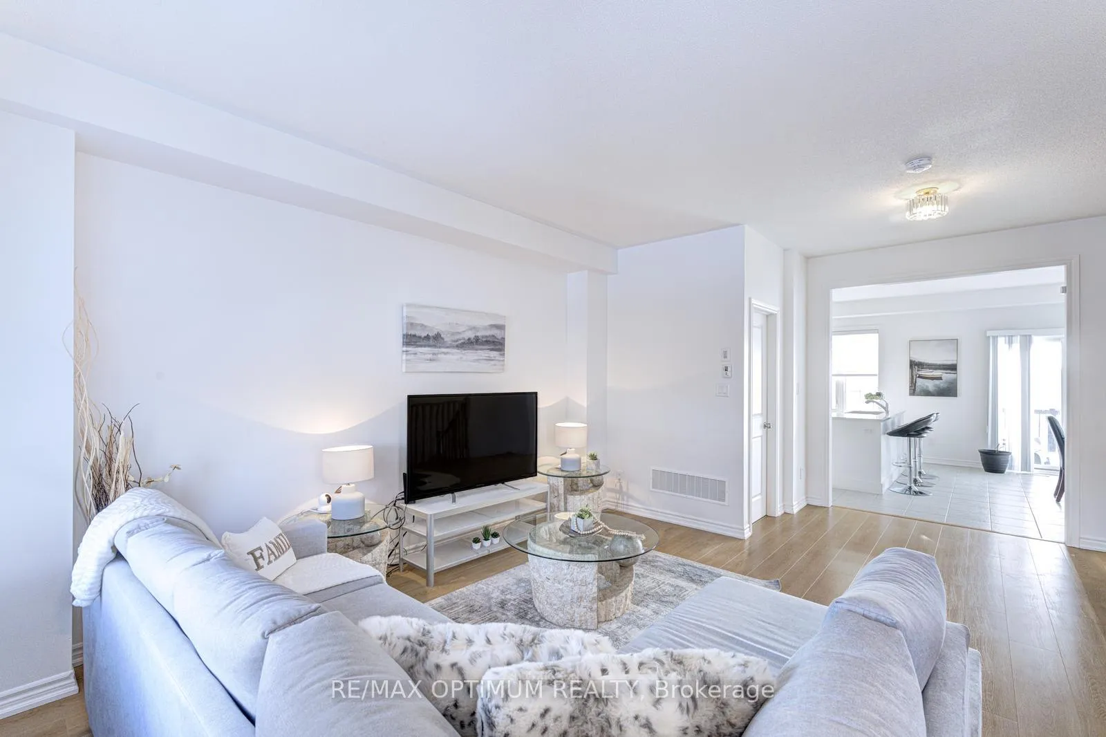 Photo 10 of 2 Pomarine Way, Brampton, Credit Valley — HOMEH