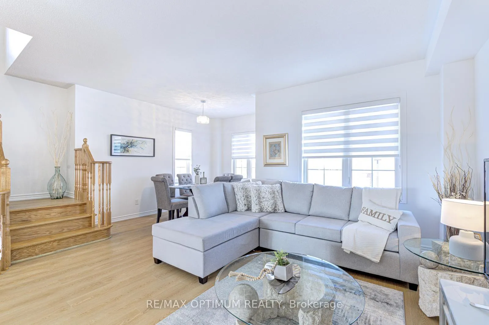 Photo 11 of 2 Pomarine Way, Brampton, Credit Valley — HOMEH
