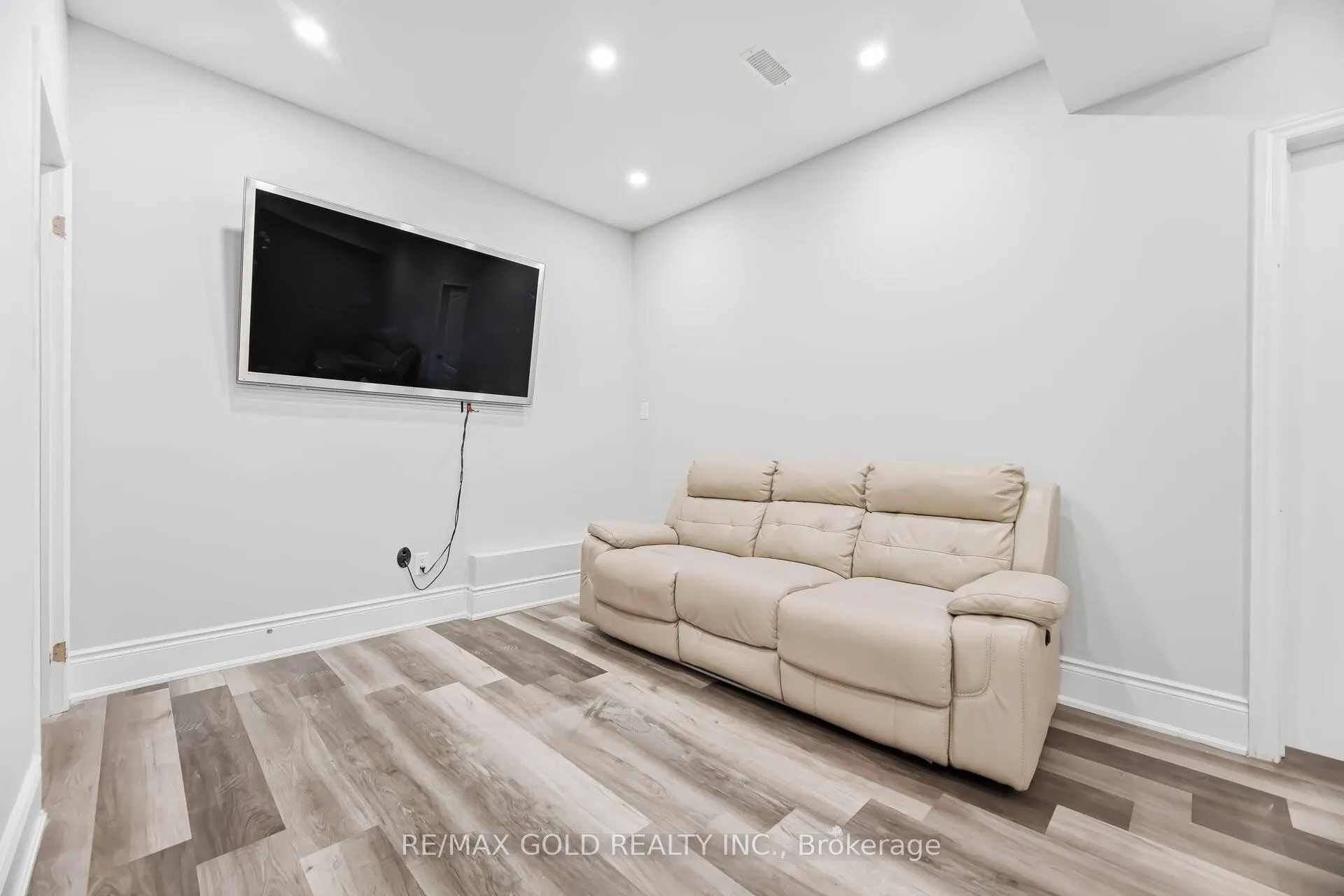 Photo 23 of 72 Midsummer Drive, Brampton, Bram East — HOMEH
