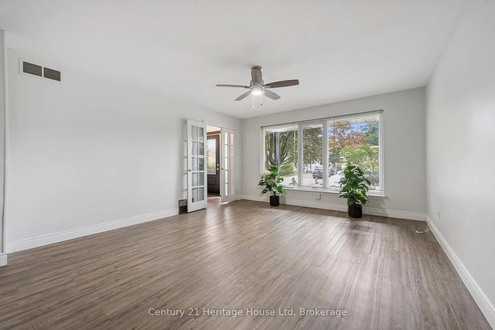 Photo 7 of 378 West Acres Drive, Guelph, Willow West/Sugarbush/West Acres — HOMEH