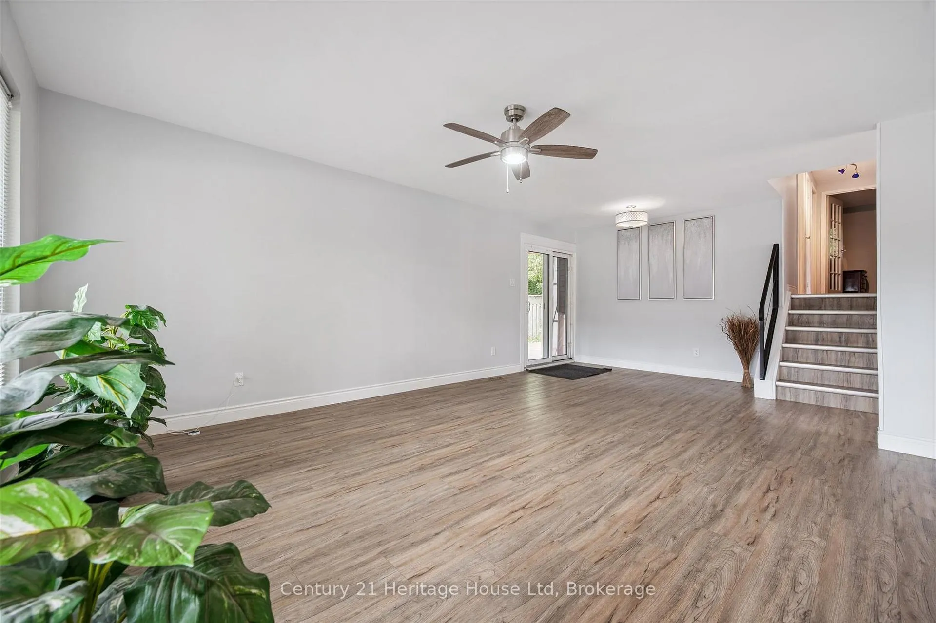 Photo 9 of 378 West Acres Drive, Guelph, Willow West/Sugarbush/West Acres — HOMEH