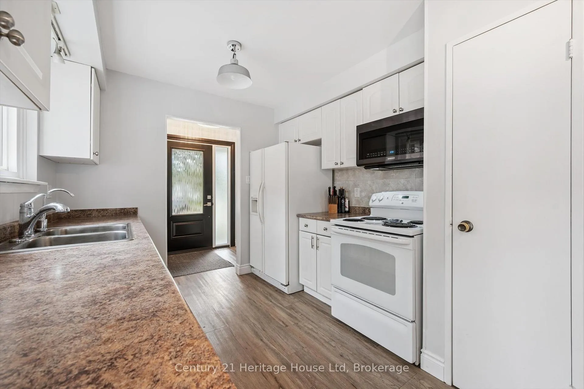 Photo 14 of 378 West Acres Drive, Guelph, Willow West/Sugarbush/West Acres — HOMEH