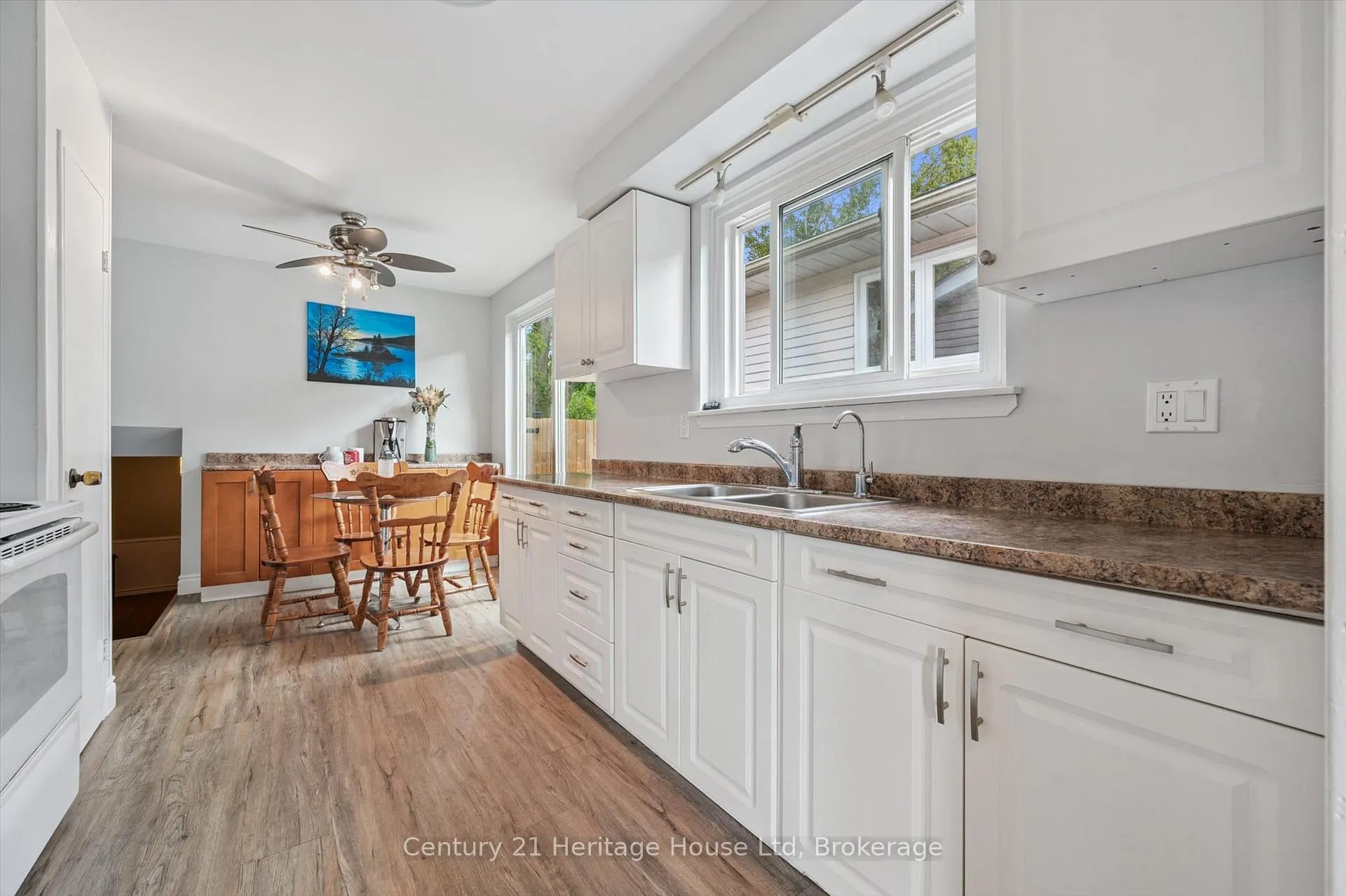 Photo 15 of 378 West Acres Drive, Guelph, Willow West/Sugarbush/West Acres — HOMEH