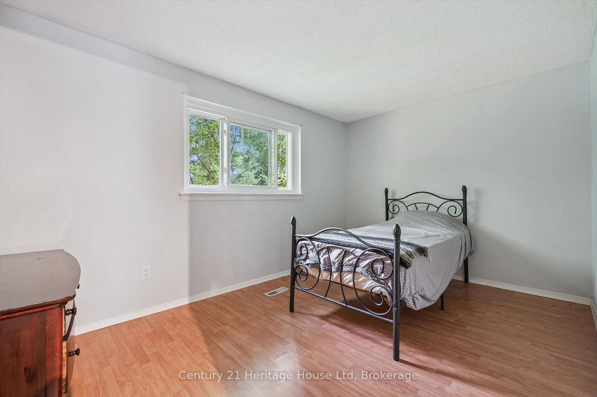 Photo 22 of 378 West Acres Drive, Guelph, Willow West/Sugarbush/West Acres — HOMEH