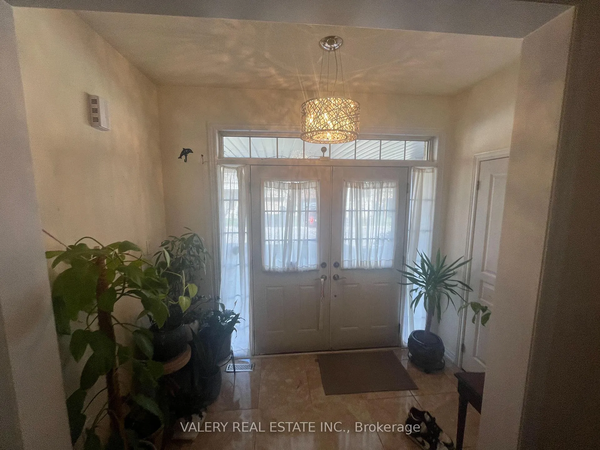 Photo 5 of Unit 1, 48 bellcrest Road, Brampton, Credit Valley — HOMEH