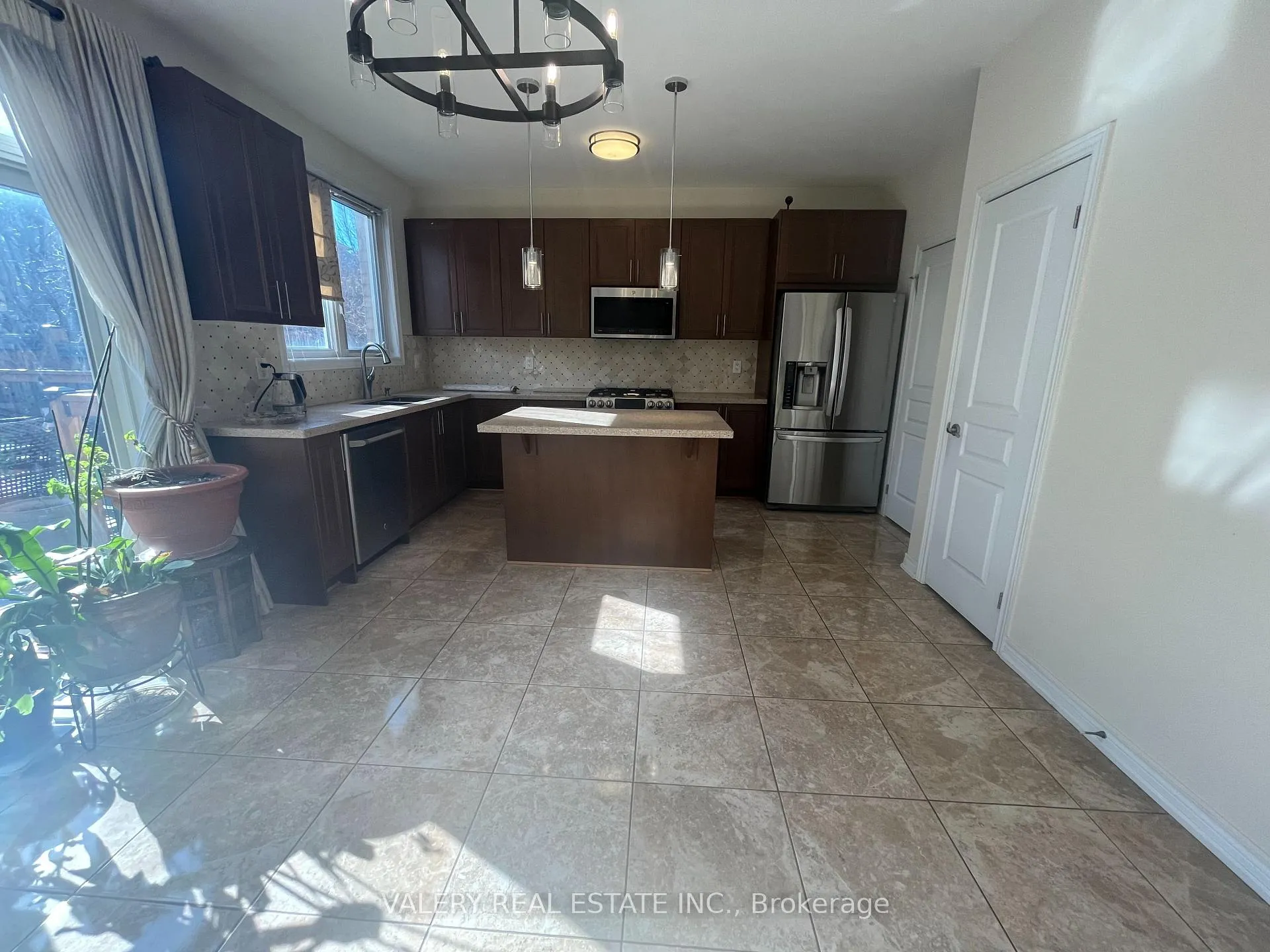 Photo 6 of Unit 1, 48 bellcrest Road, Brampton, Credit Valley — HOMEH