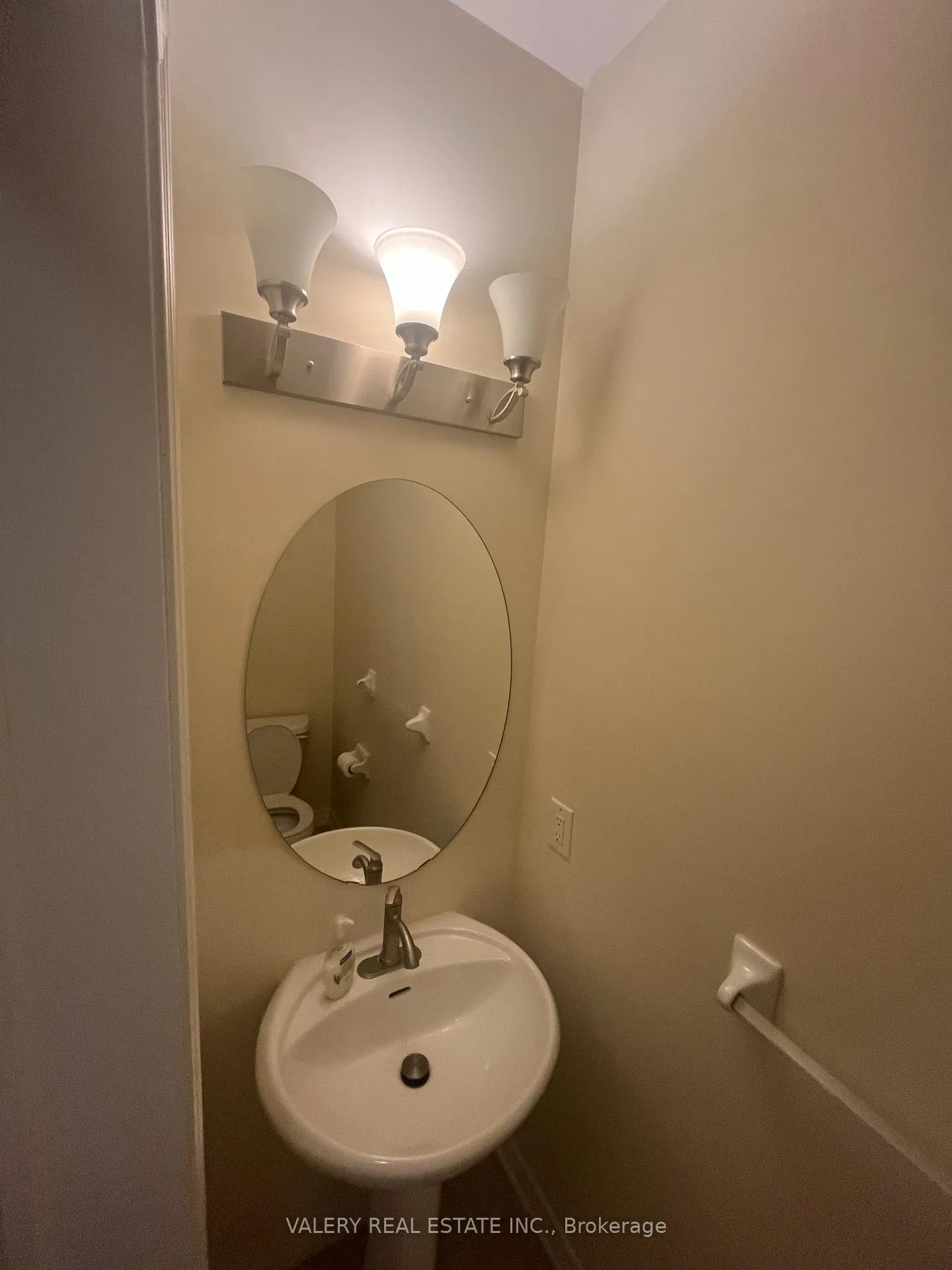 Photo 18 of Unit 1, 48 bellcrest Road, Brampton, Credit Valley — HOMEH