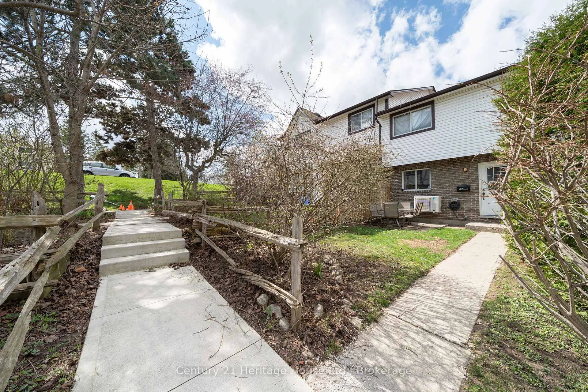 Photo 2 of Unit 4, 391 Pioneer Drive, Kitchener, Pioneer Park — HOMEH