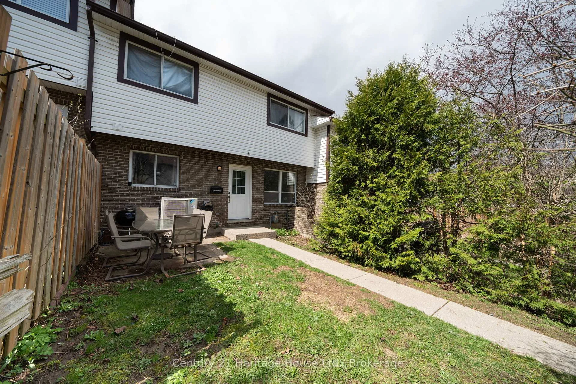 Photo 3 of Unit 4, 391 Pioneer Drive, Kitchener, Pioneer Park — HOMEH