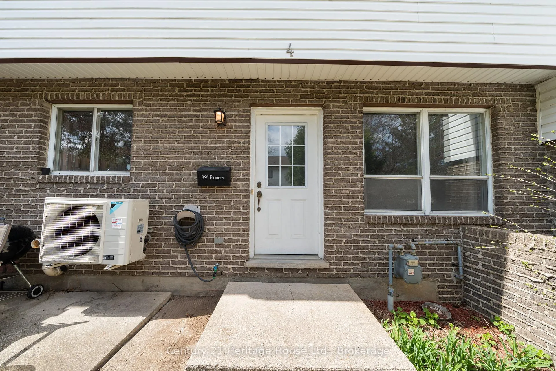 Photo 4 of Unit 4, 391 Pioneer Drive, Kitchener, Pioneer Park — HOMEH