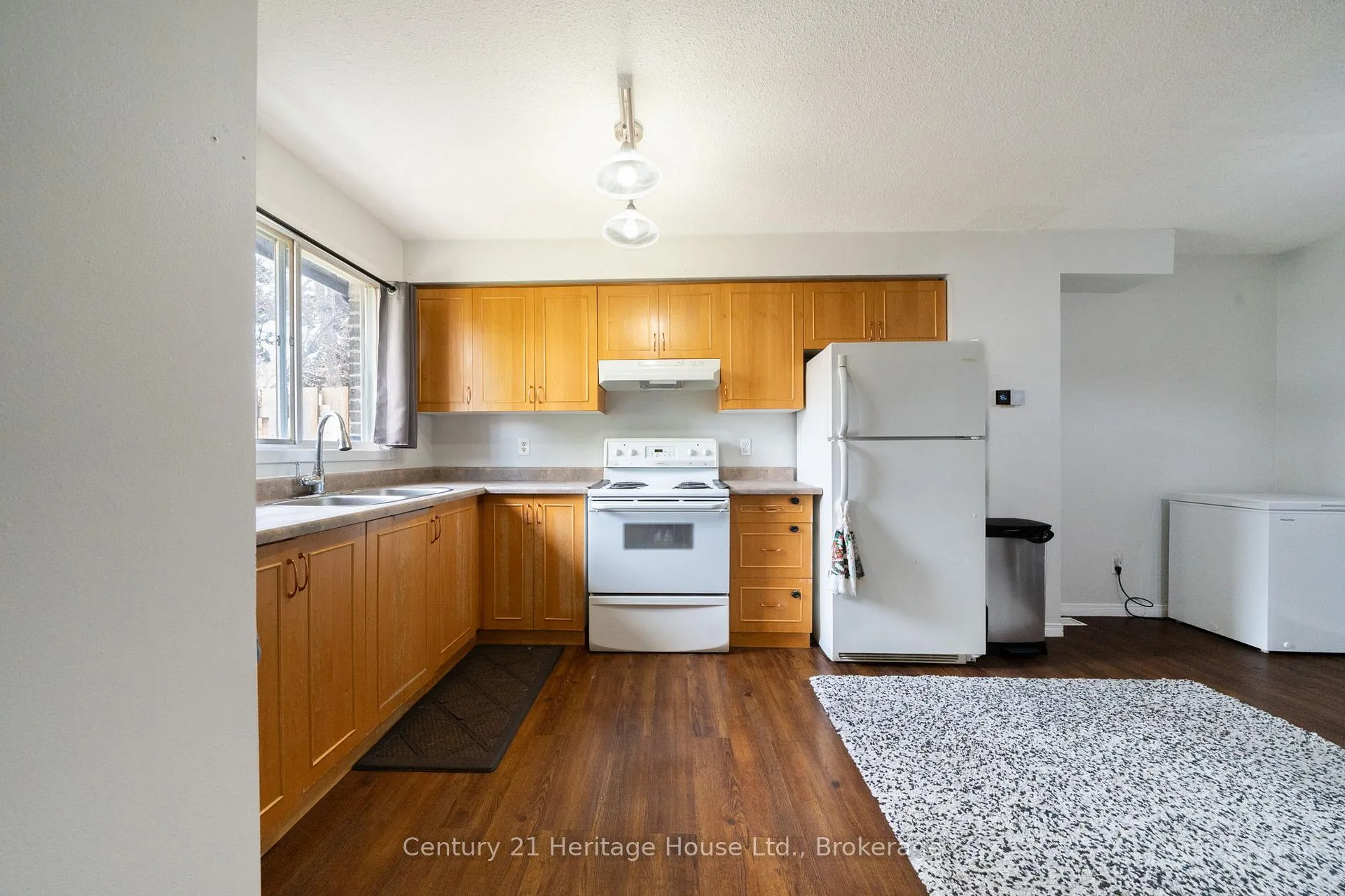 Photo 10 of Unit 4, 391 Pioneer Drive, Kitchener, Pioneer Park — HOMEH