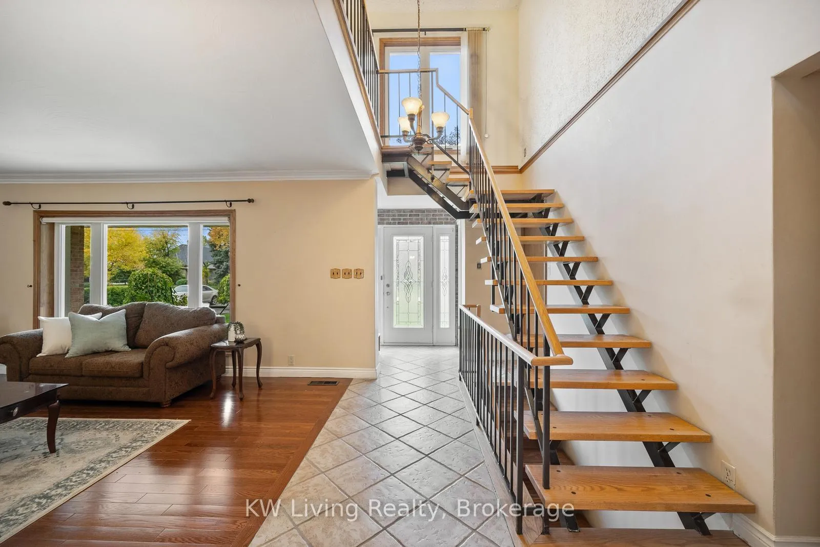 Photo 3 of 55 Hillside Avenue, Vaughan, Concord — HOMEH
