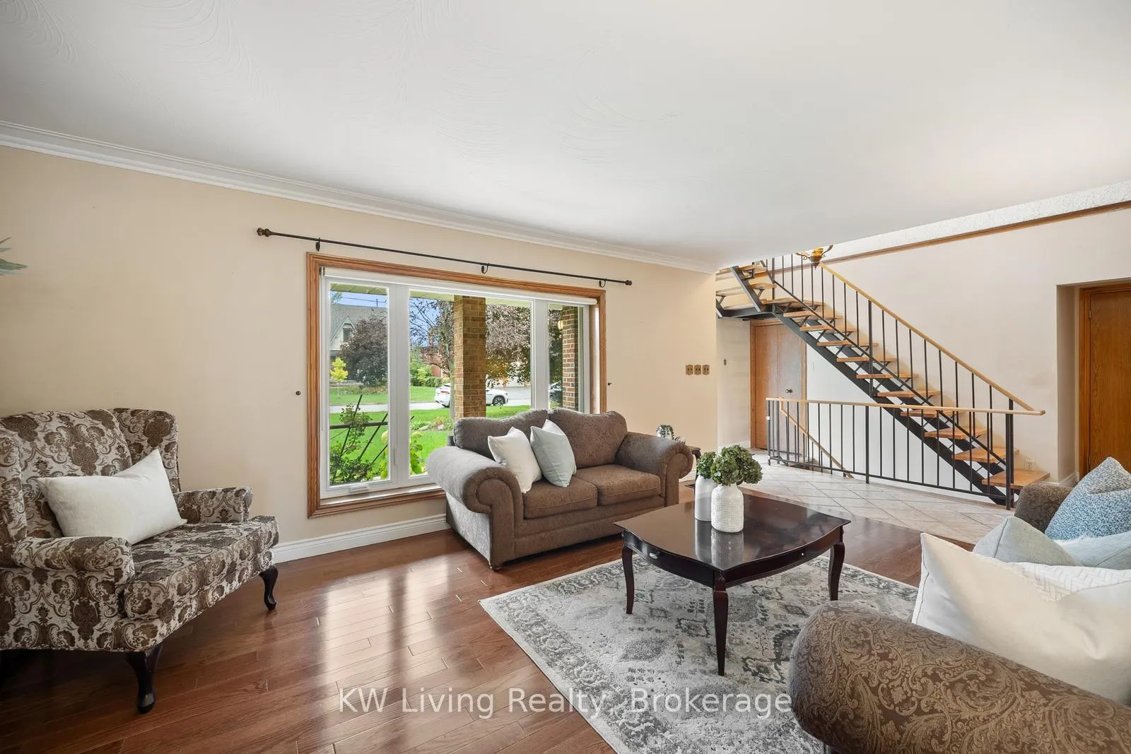 Photo 5 of 55 Hillside Avenue, Vaughan, Concord — HOMEH