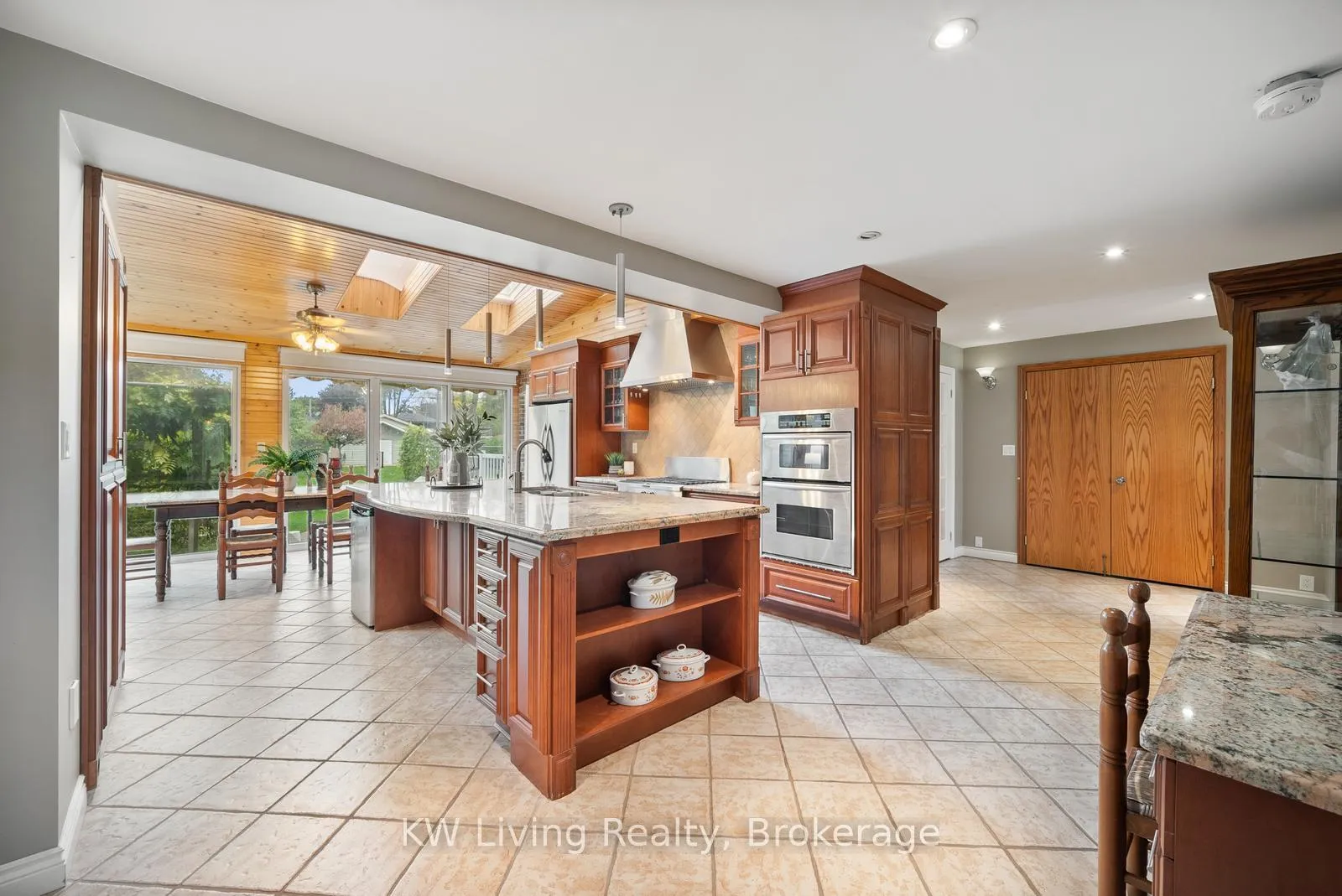Photo 7 of 55 Hillside Avenue, Vaughan, Concord — HOMEH