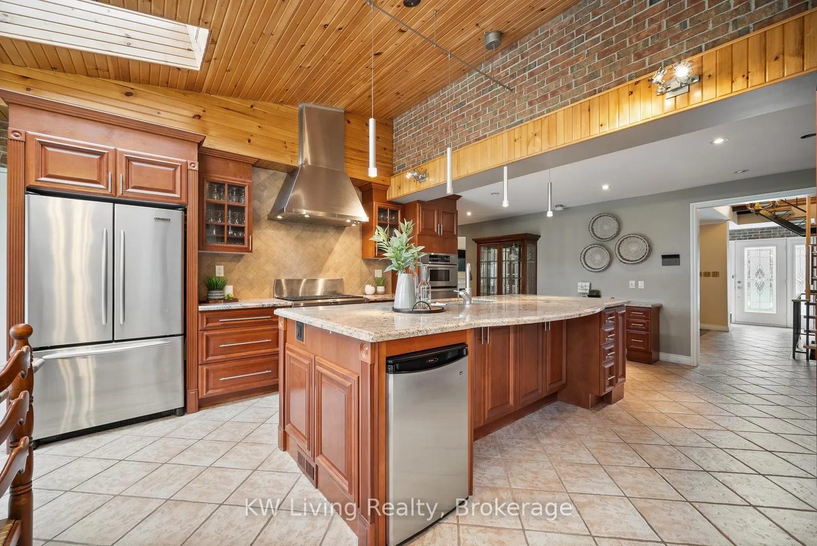 Photo 8 of 55 Hillside Avenue, Vaughan, Concord — HOMEH