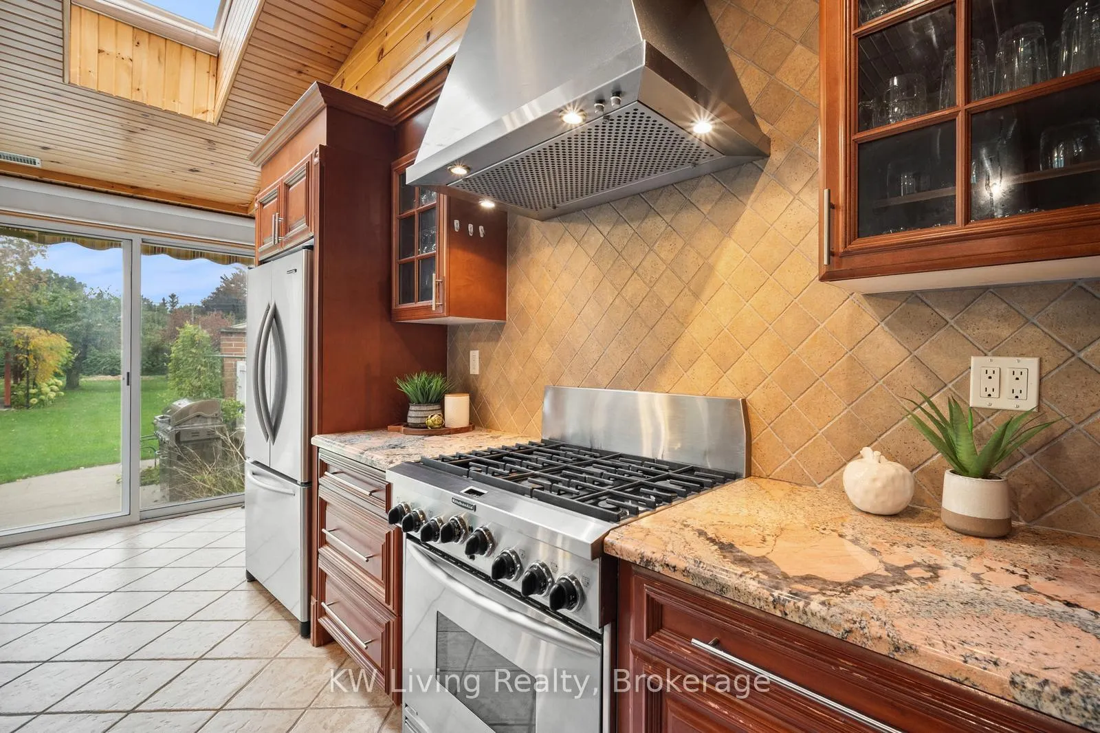 Photo 10 of 55 Hillside Avenue, Vaughan, Concord — HOMEH