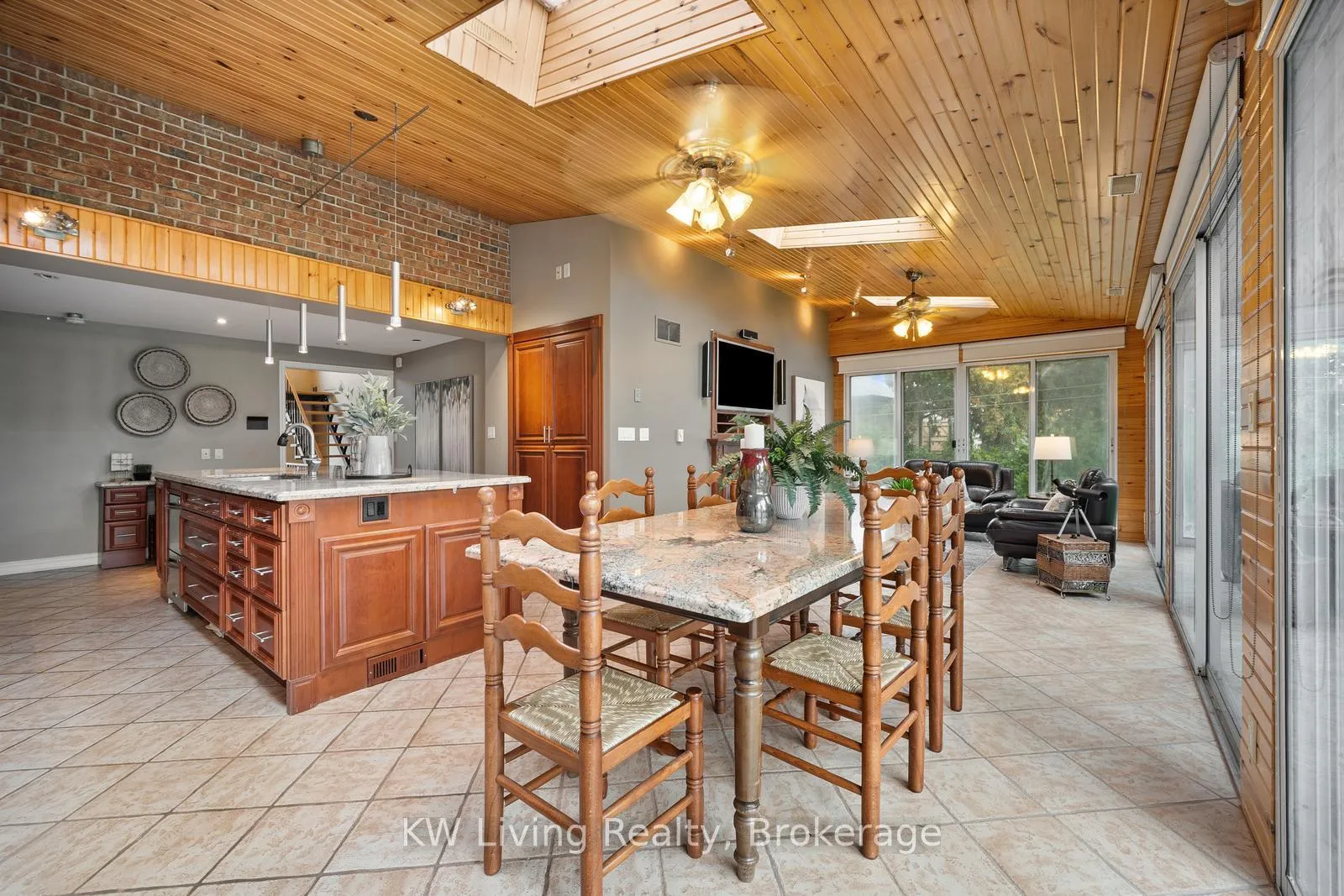 Photo 11 of 55 Hillside Avenue, Vaughan, Concord — HOMEH