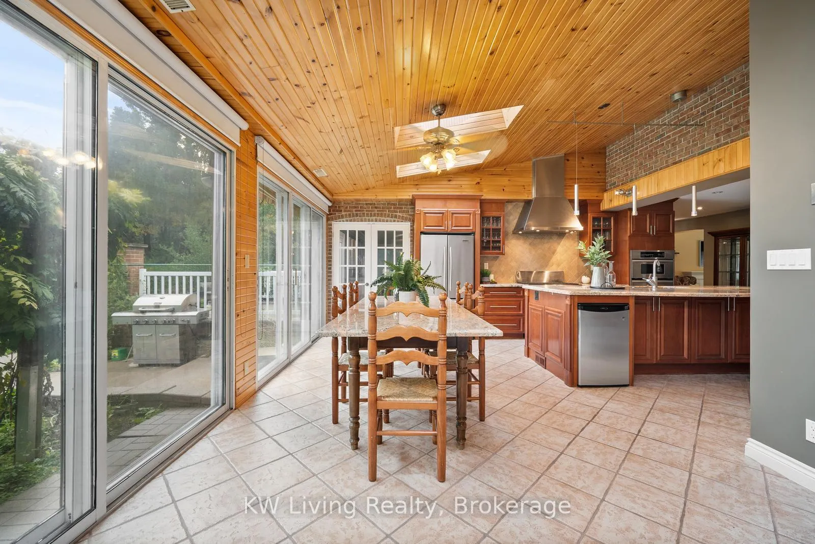 Photo 14 of 55 Hillside Avenue, Vaughan, Concord — HOMEH