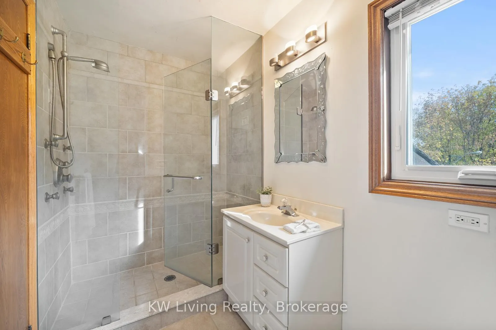 Photo 25 of 55 Hillside Avenue, Vaughan, Concord — HOMEH