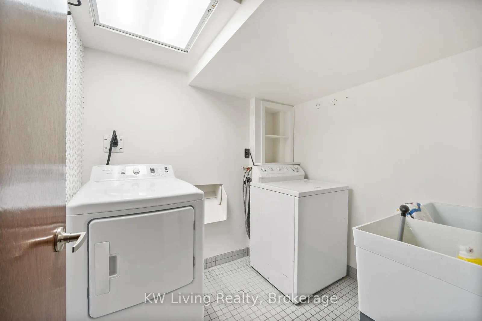 Photo 29 of 55 Hillside Avenue, Vaughan, Concord — HOMEH