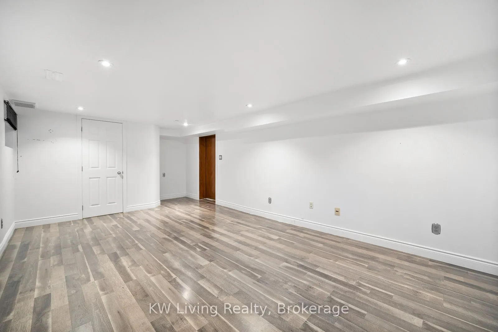 Photo 34 of 55 Hillside Avenue, Vaughan, Concord — HOMEH