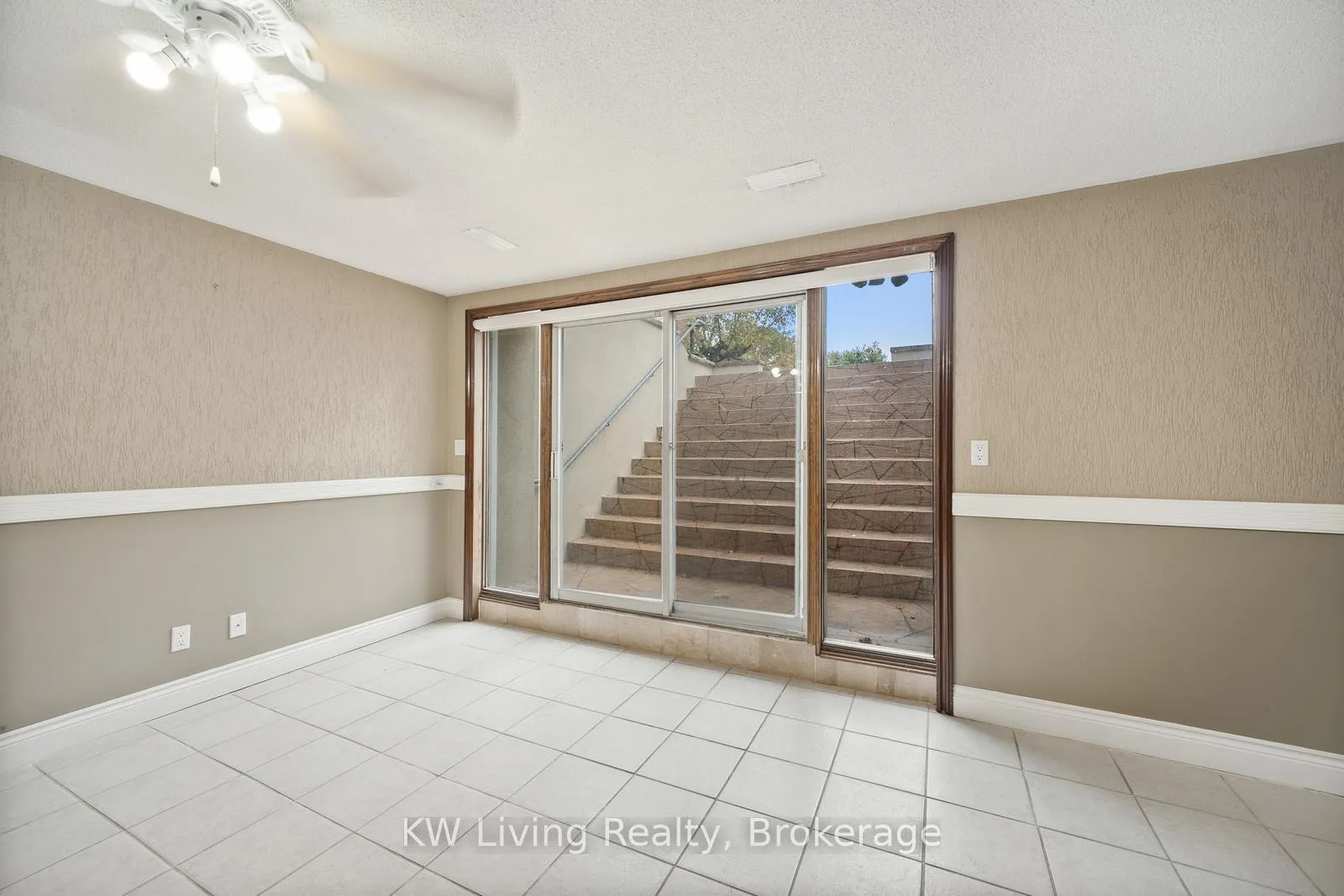 Photo 37 of 55 Hillside Avenue, Vaughan, Concord — HOMEH