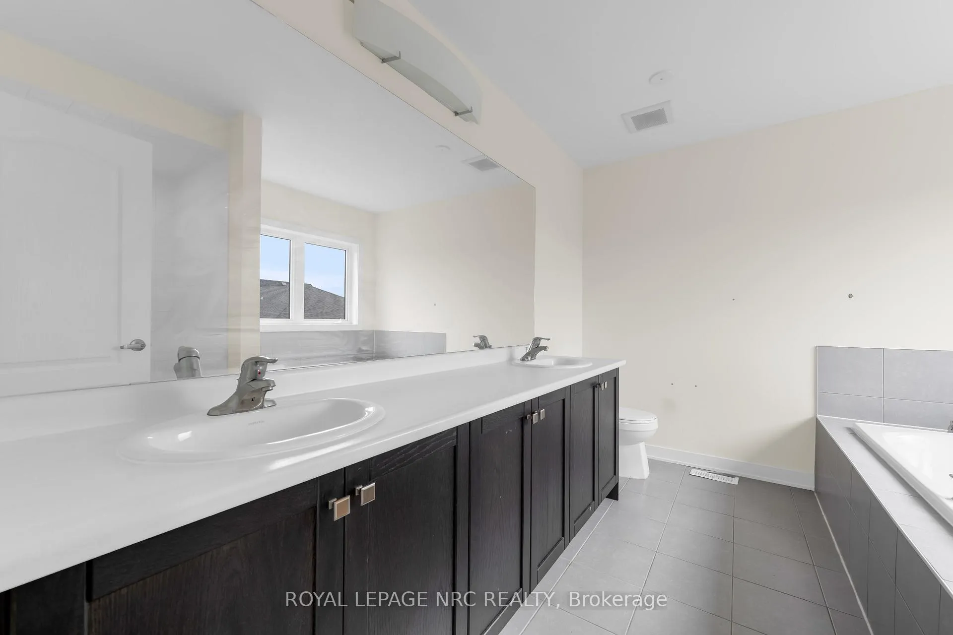 Photo 23 of 59 Stern Drive, Welland, Dain City — HOMEH