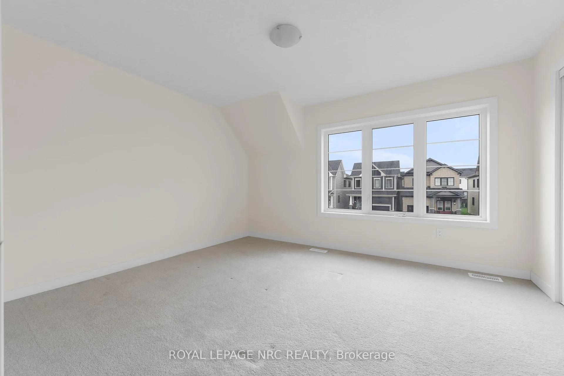 Photo 29 of 59 Stern Drive, Welland, Dain City — HOMEH