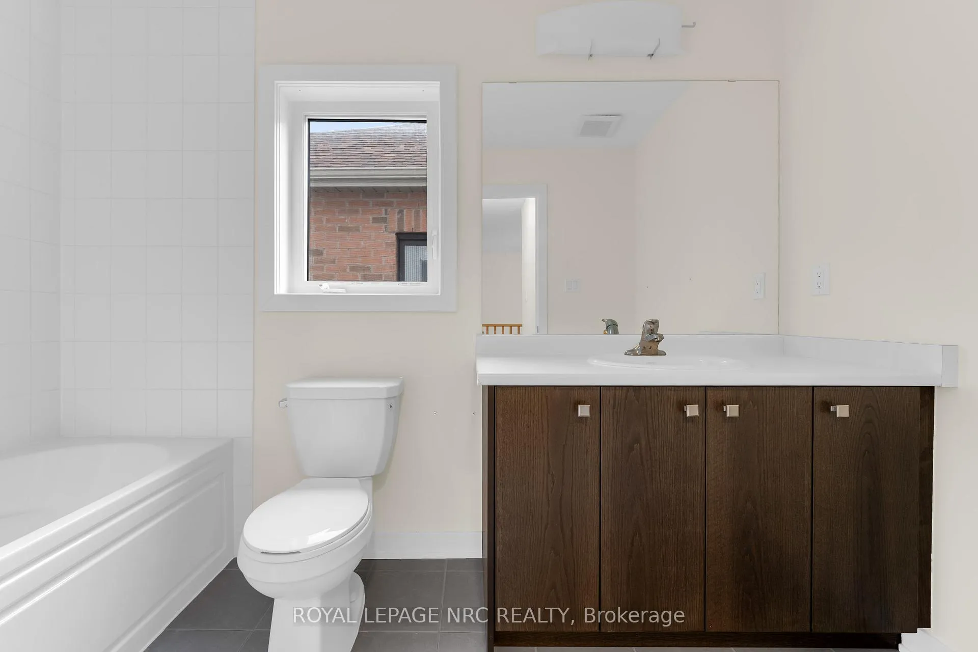 Photo 31 of 59 Stern Drive, Welland, Dain City — HOMEH