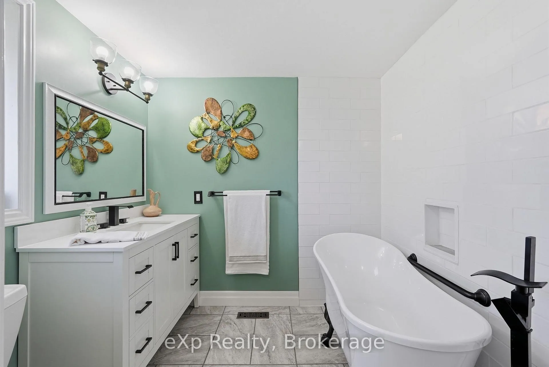 Photo 16 of 990 Heritage Drive, Huron-Kinloss — HOMEH